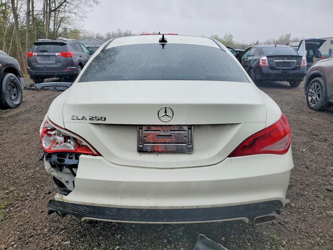 2014 Mercedes-benz Cla250 White vin: WDDSJ4EB0EN130433