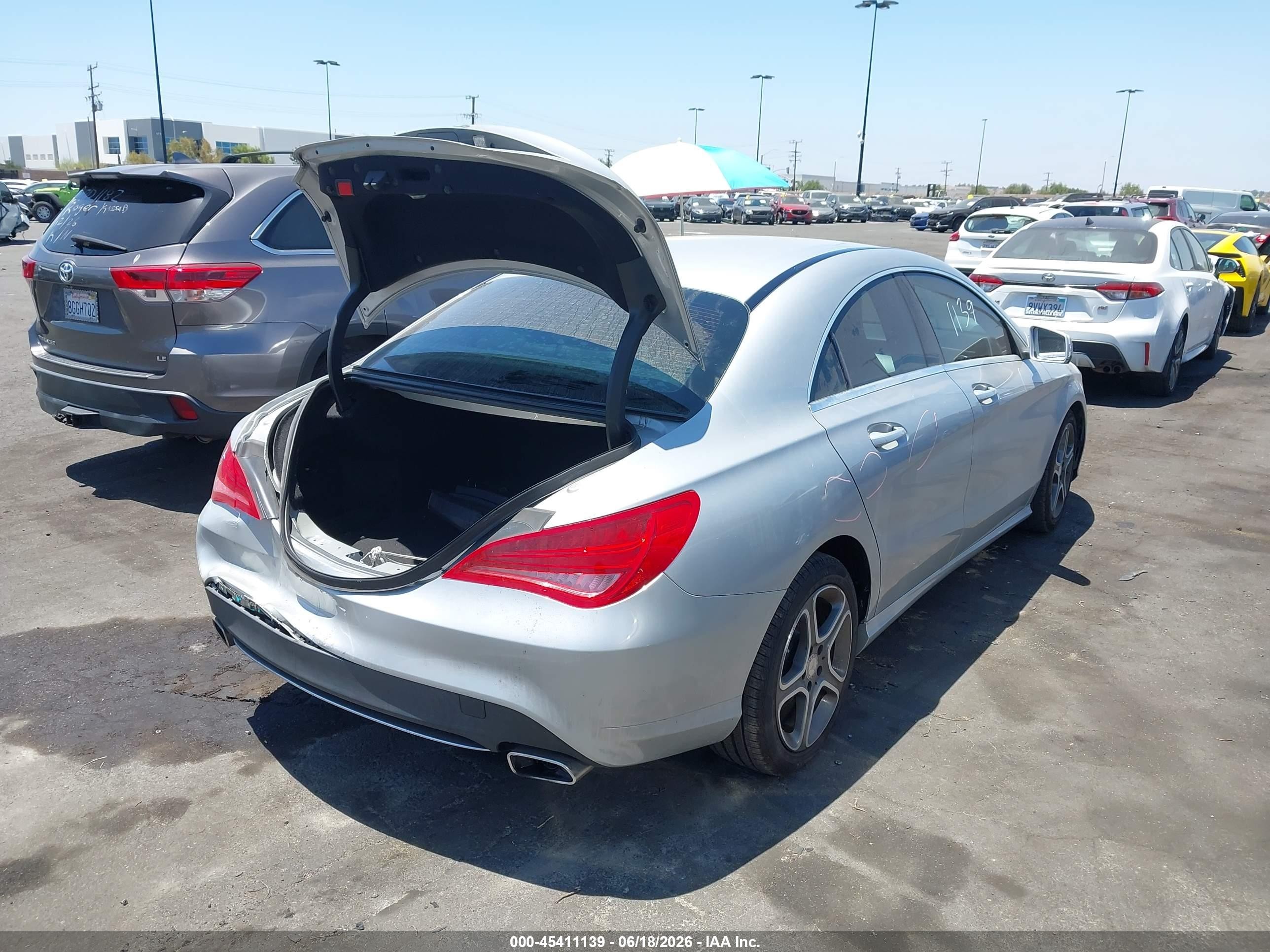 2014 Mercedes-benz Cla 250 Silver vin: WDDSJ4EB0EN152559