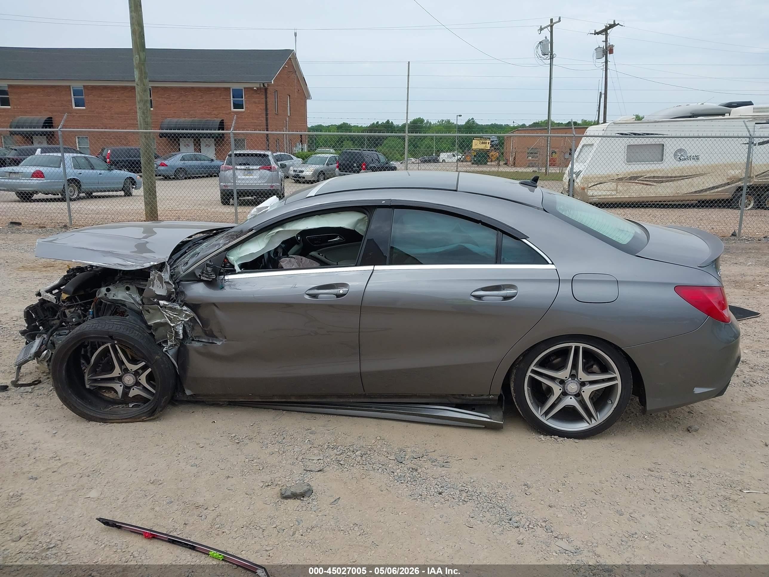 2015 Mercedes-benz Cla 250   Серый vin: WDDSJ4EB0FN256258