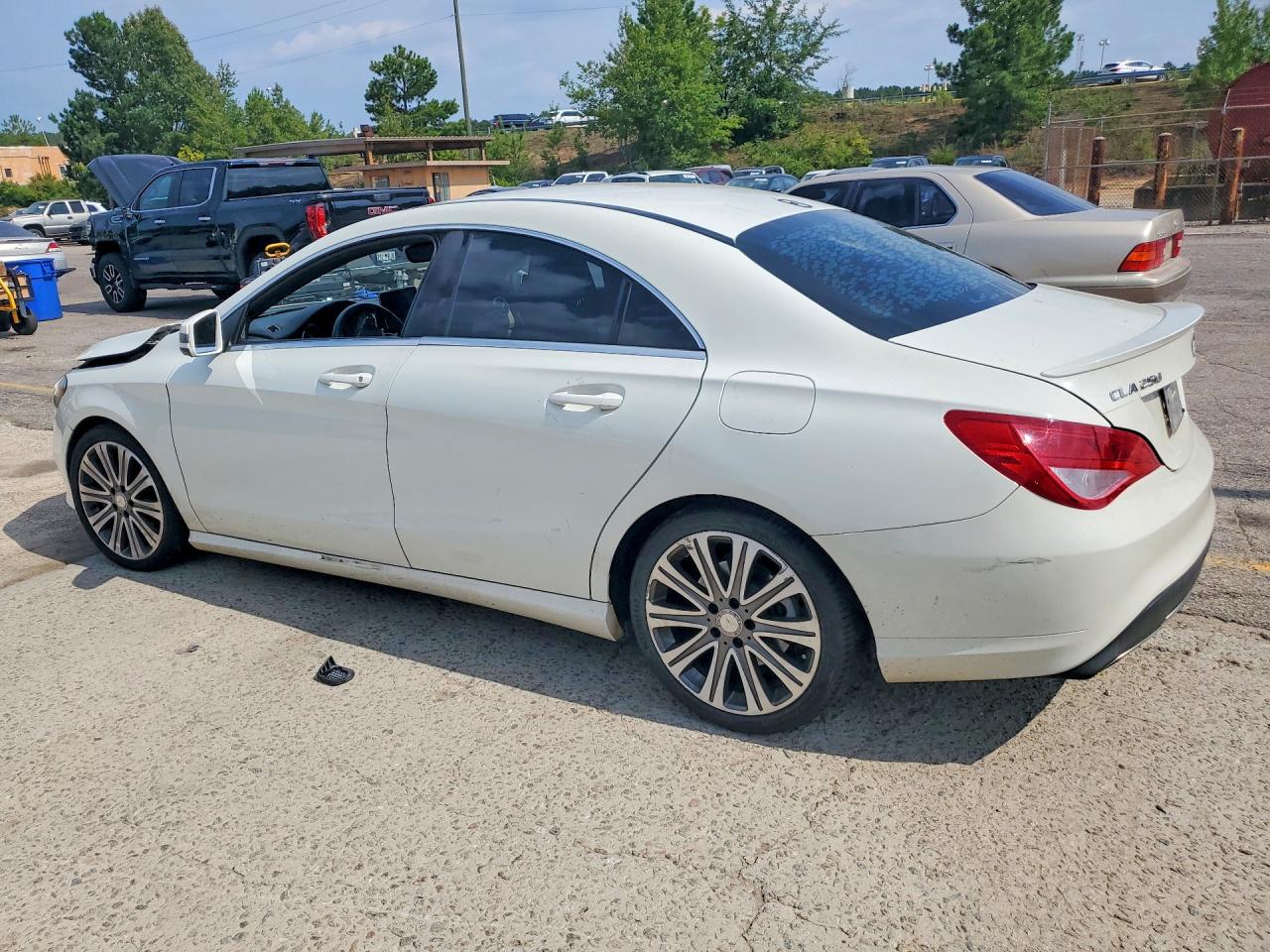 2018 Mercedes-benz Cla 250 Белый vin: WDDSJ4EB0JN510656
