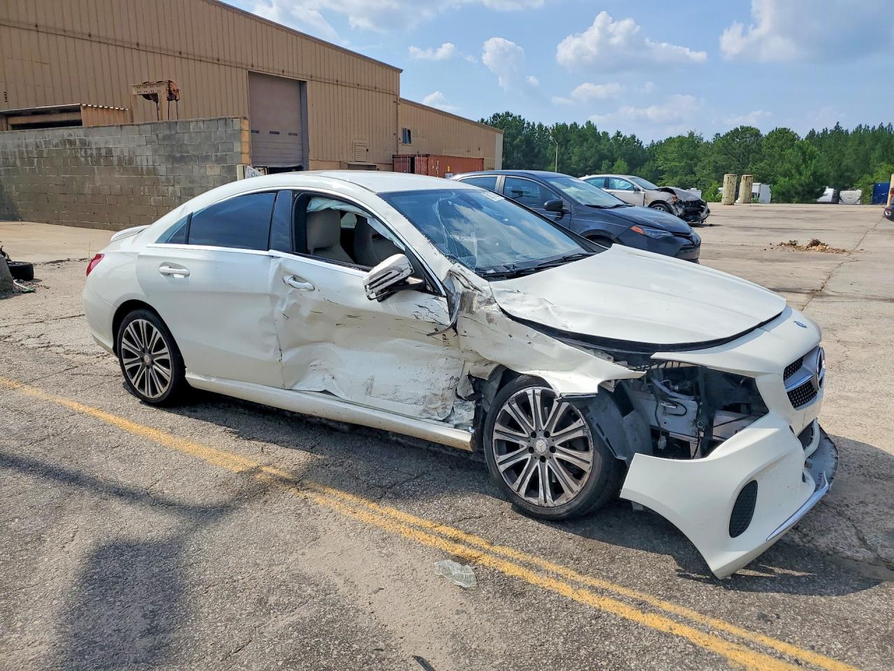2018 Mercedes-benz Cla 250 Белый vin: WDDSJ4EB0JN510656