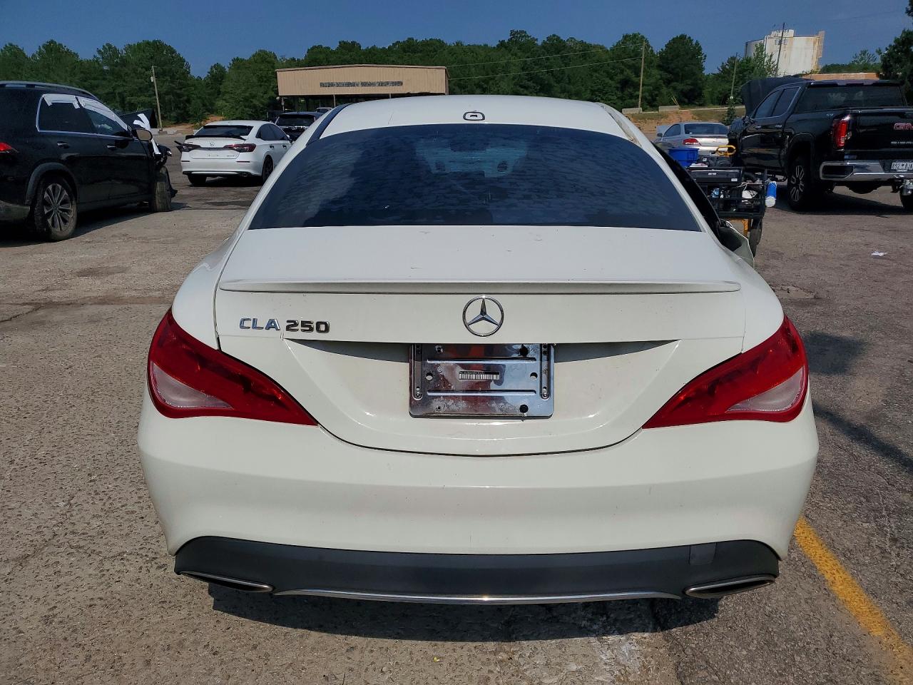 2018 Mercedes-benz Cla 250 Белый vin: WDDSJ4EB0JN510656