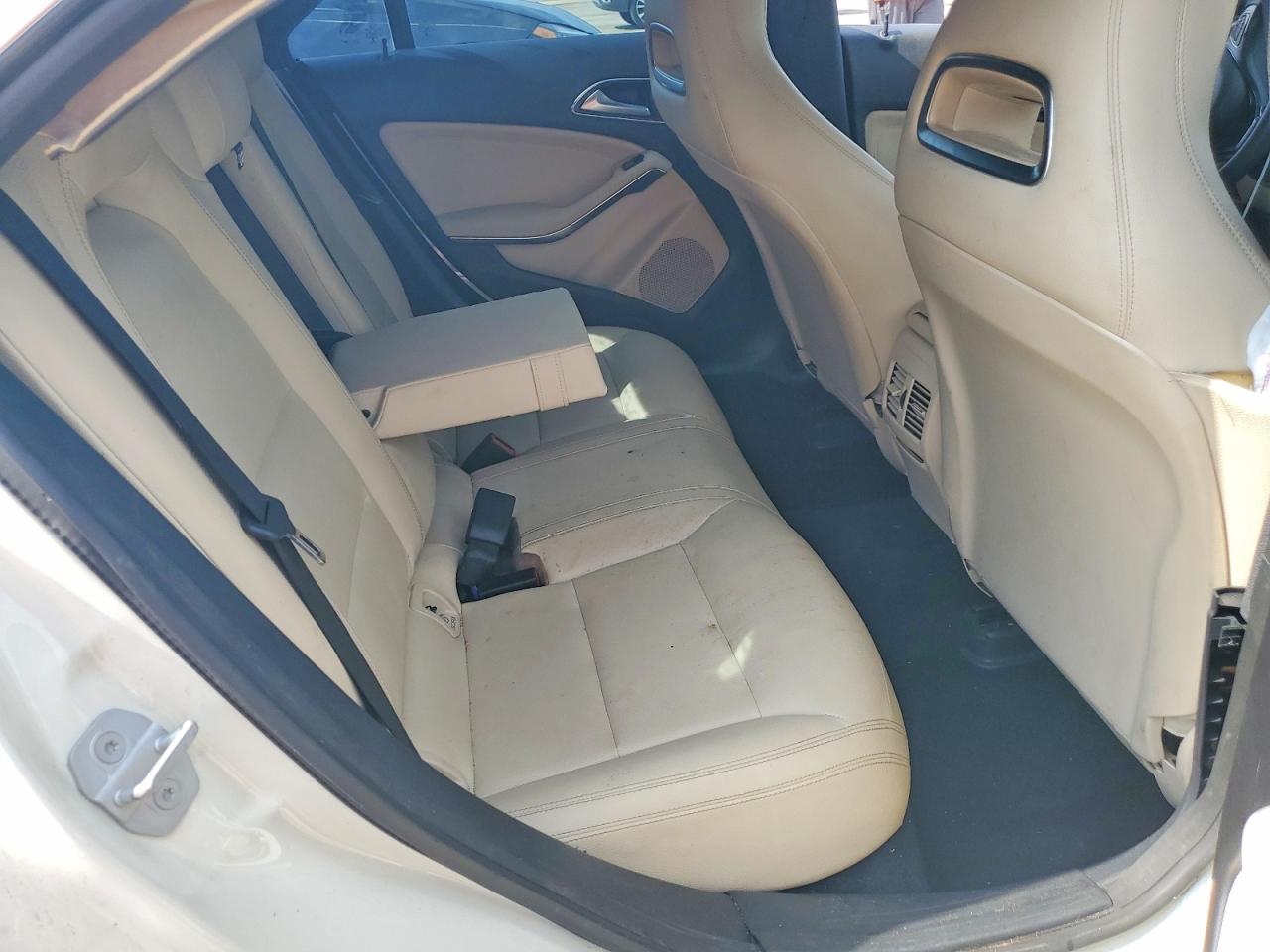 2018 Mercedes-benz Cla 250 Белый vin: WDDSJ4EB0JN510656