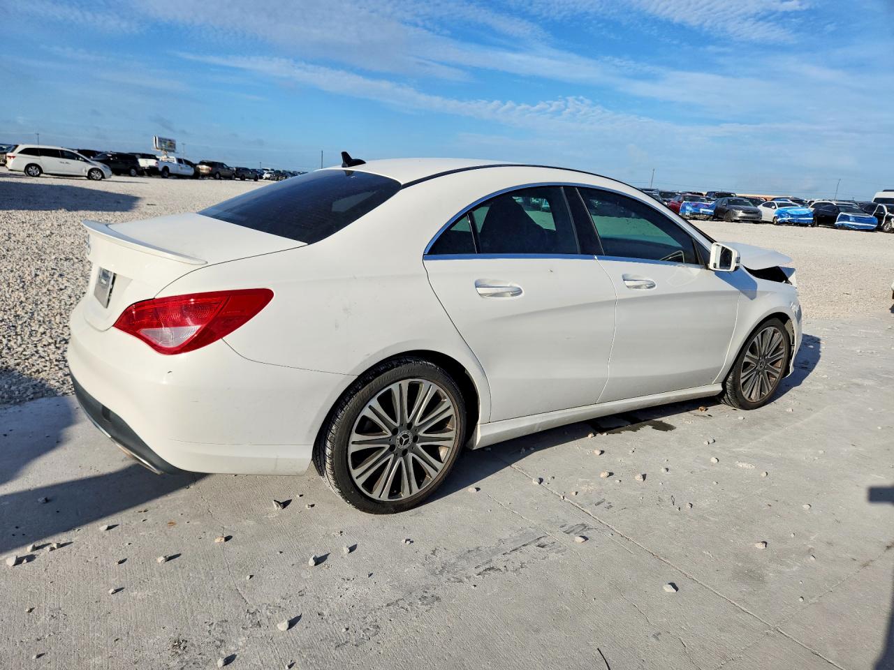 2018 Mercedes-benz Cla 250 White vin: WDDSJ4EB0JN683920