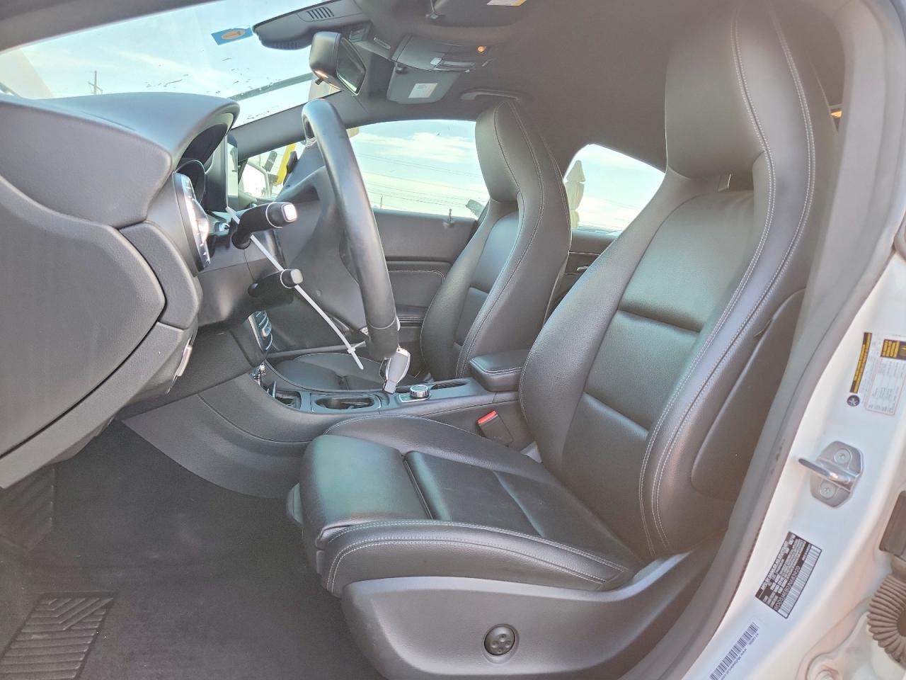 2018 Mercedes-benz Cla 250 White vin: WDDSJ4EB0JN683920