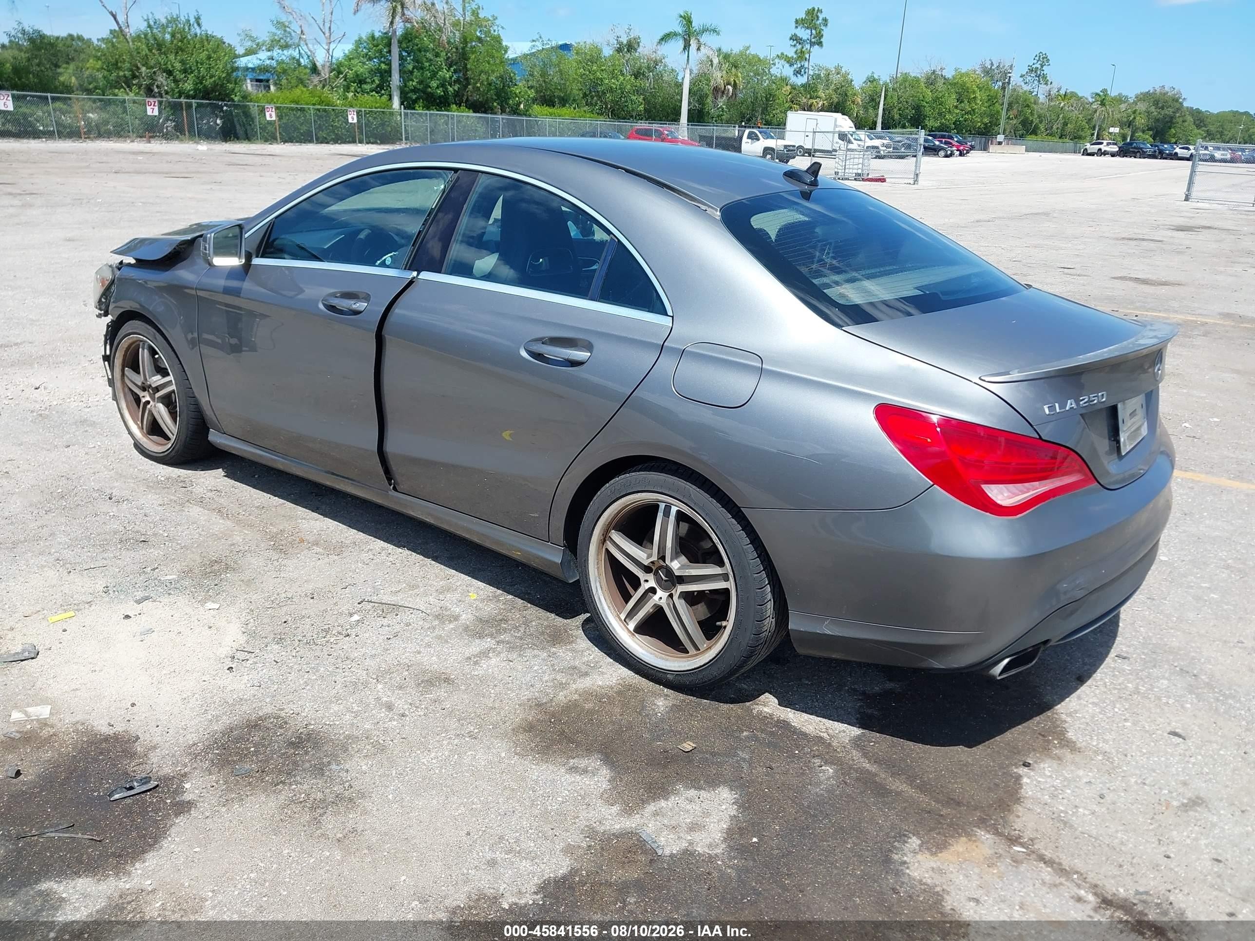 2014 Mercedes-benz Cla 250 Серебряный vin: WDDSJ4EB1EN044676
