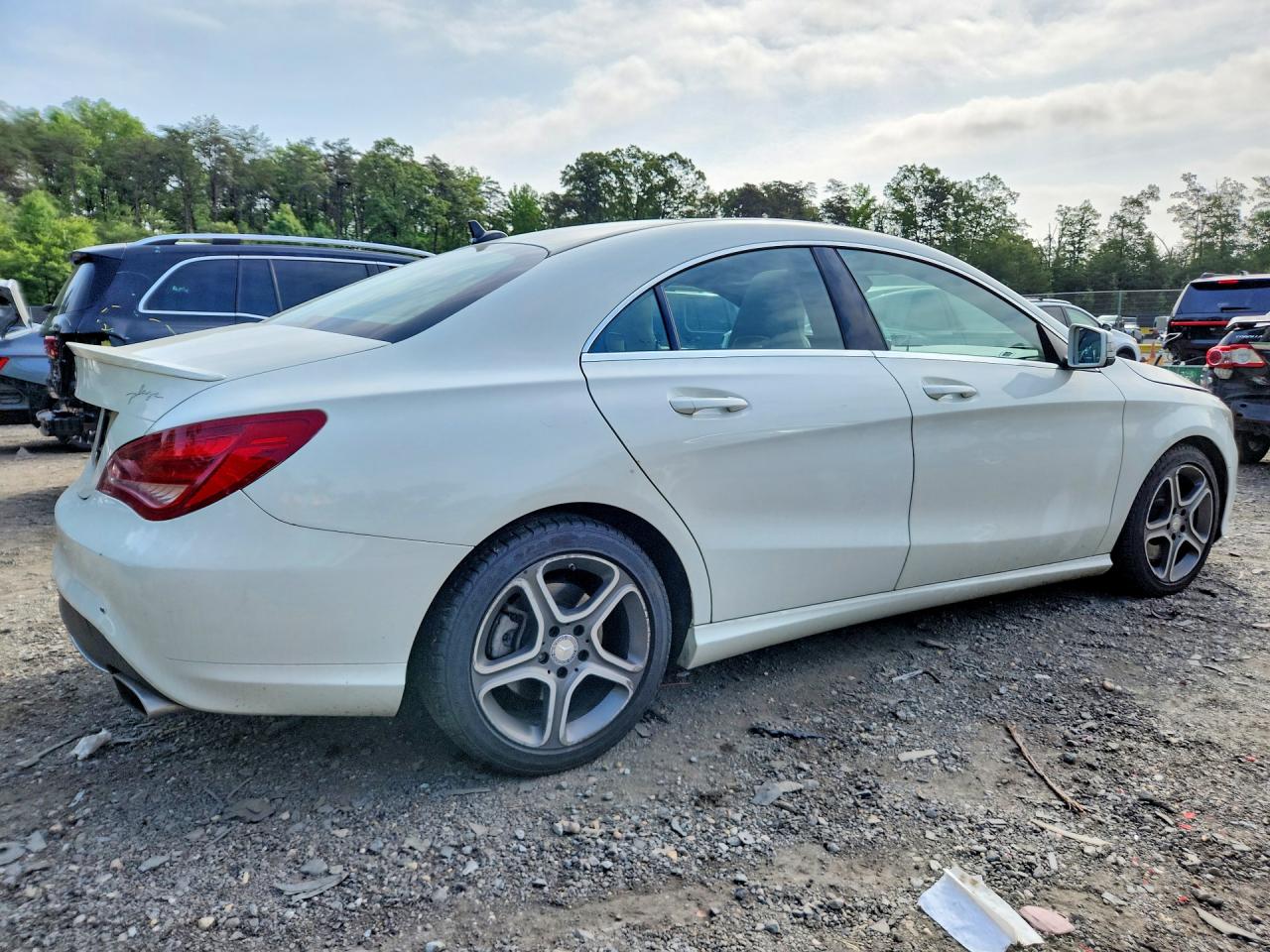 2014 Mercedes-benz Cla 250 White vin: WDDSJ4EB1EN058187