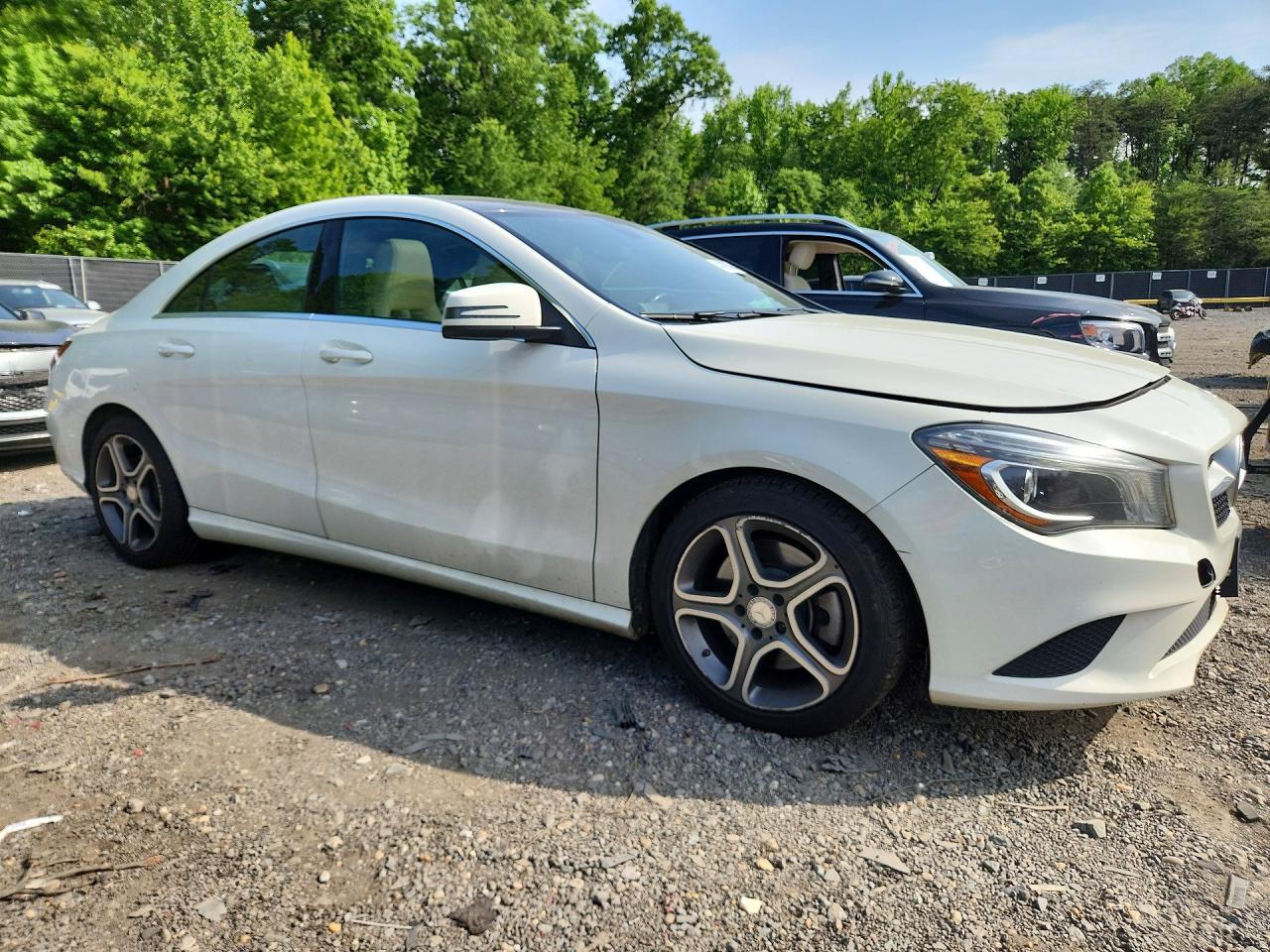 2014 Mercedes-benz Cla 250 White vin: WDDSJ4EB1EN058187