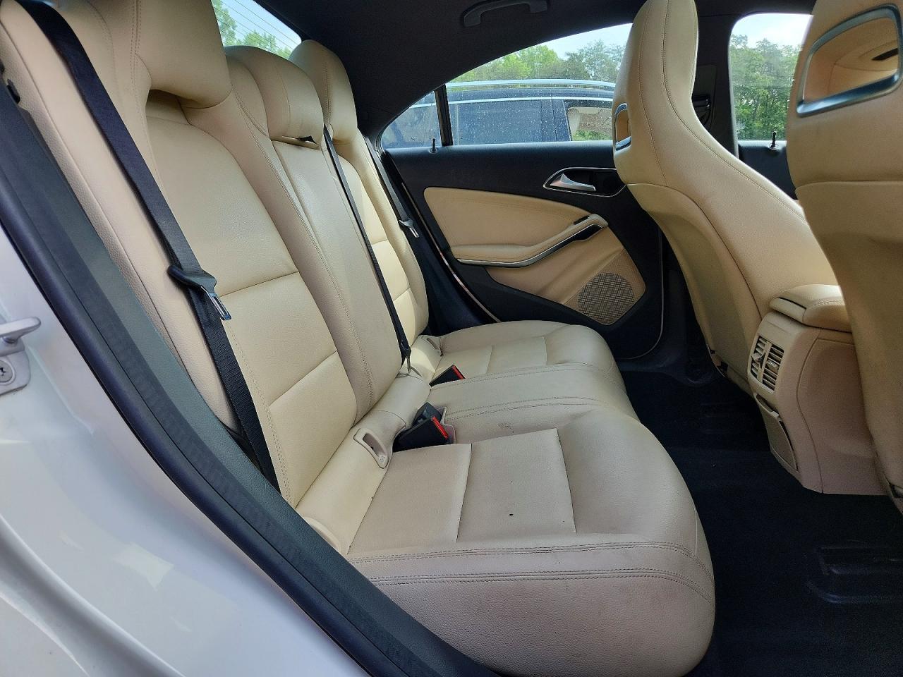 2014 Mercedes-benz Cla 250 White vin: WDDSJ4EB1EN058187