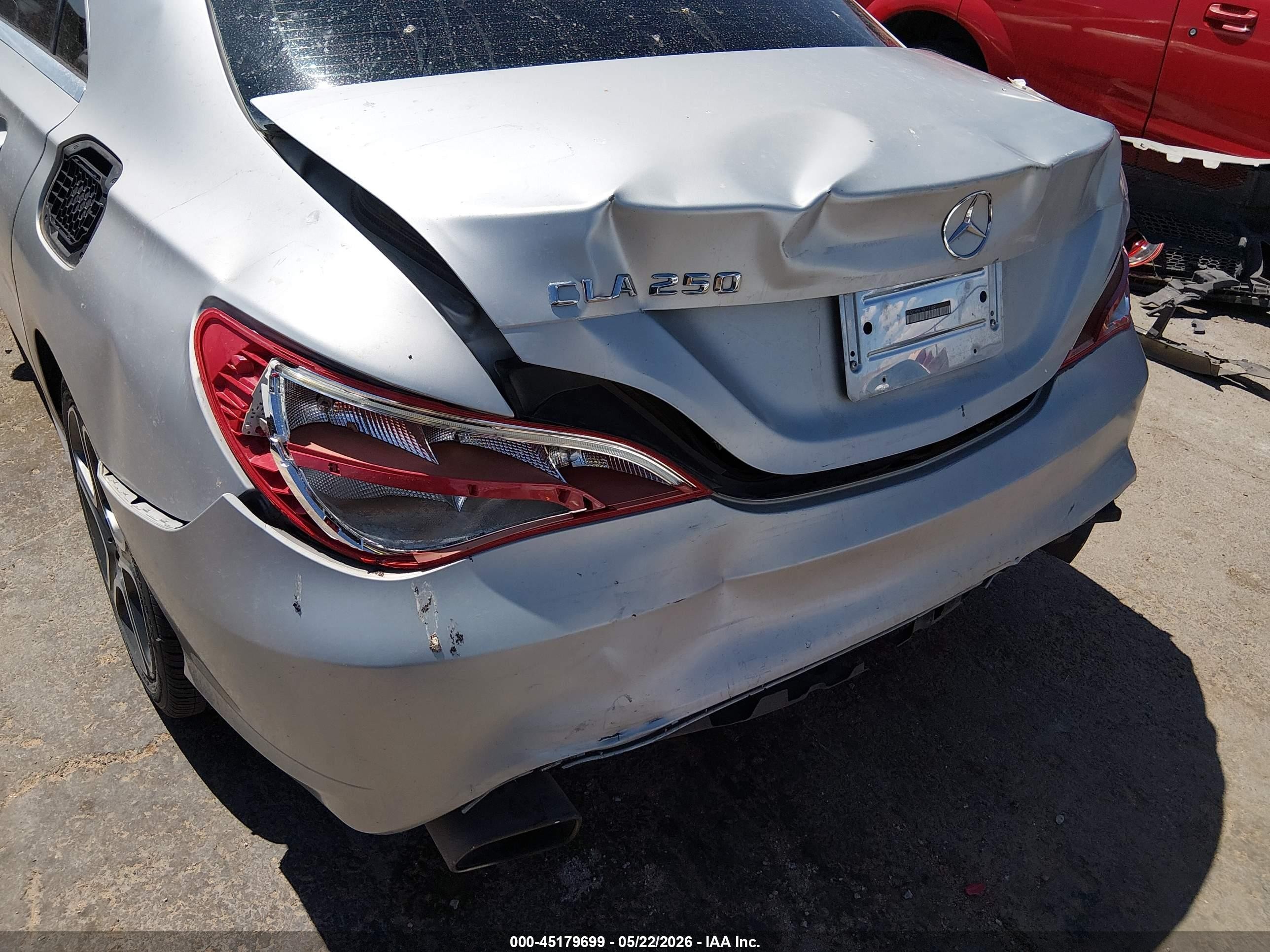 2014 Mercedes-benz Cla 250   Silver vin: WDDSJ4EB1EN113169