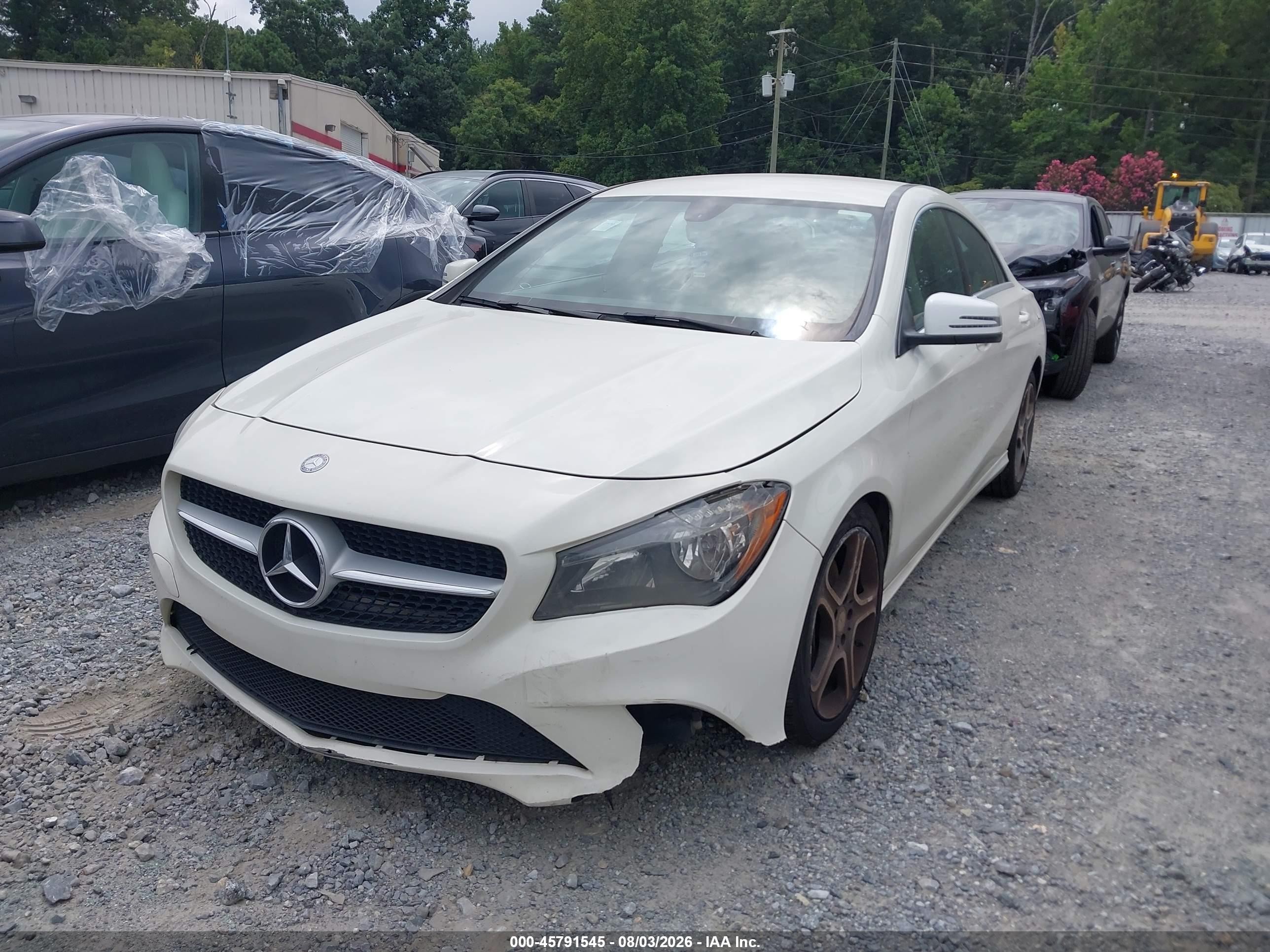 2014 Mercedes-benz Cla 250   White vin: WDDSJ4EB1EN113950