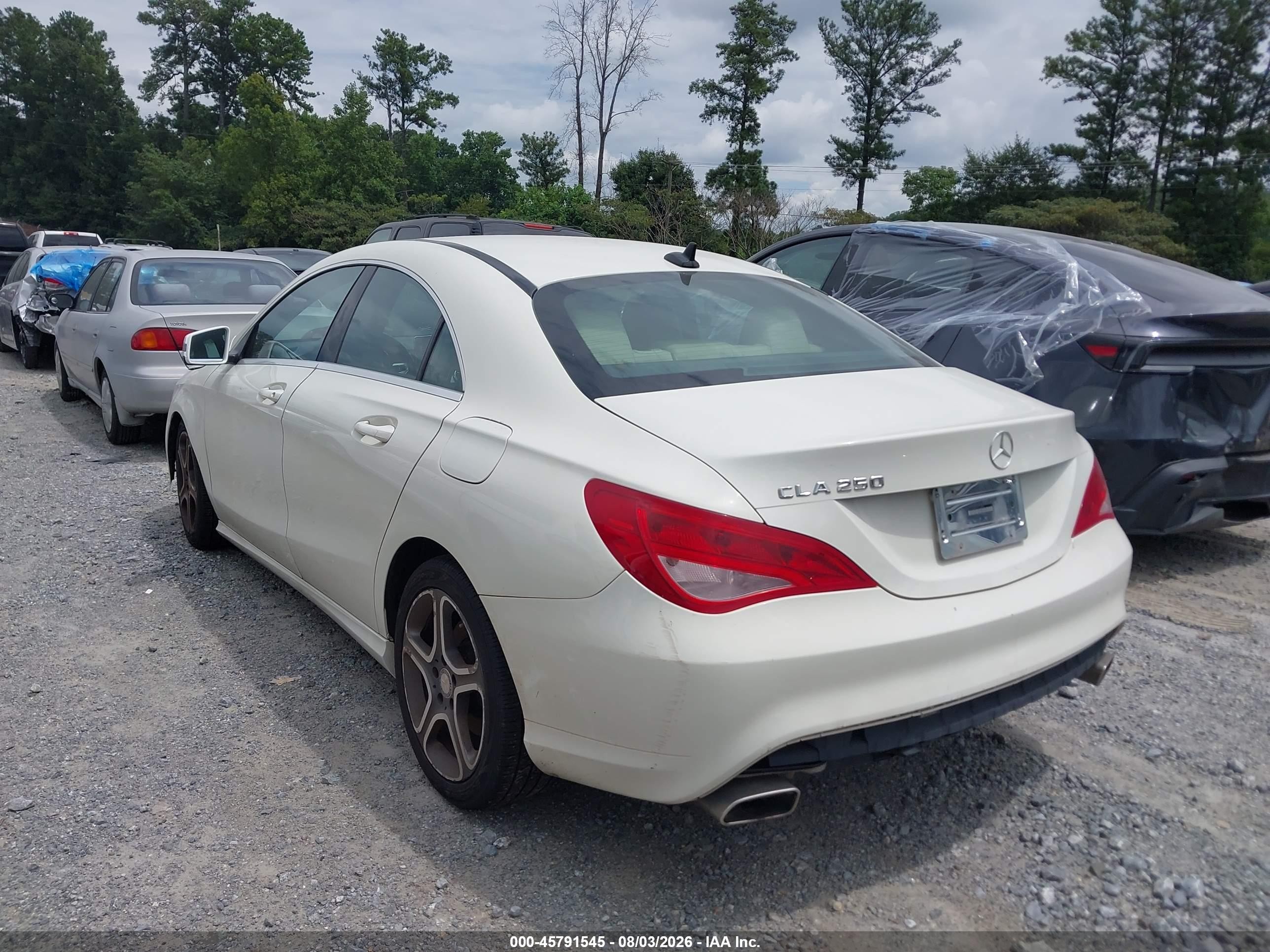2014 Mercedes-benz Cla 250   White vin: WDDSJ4EB1EN113950