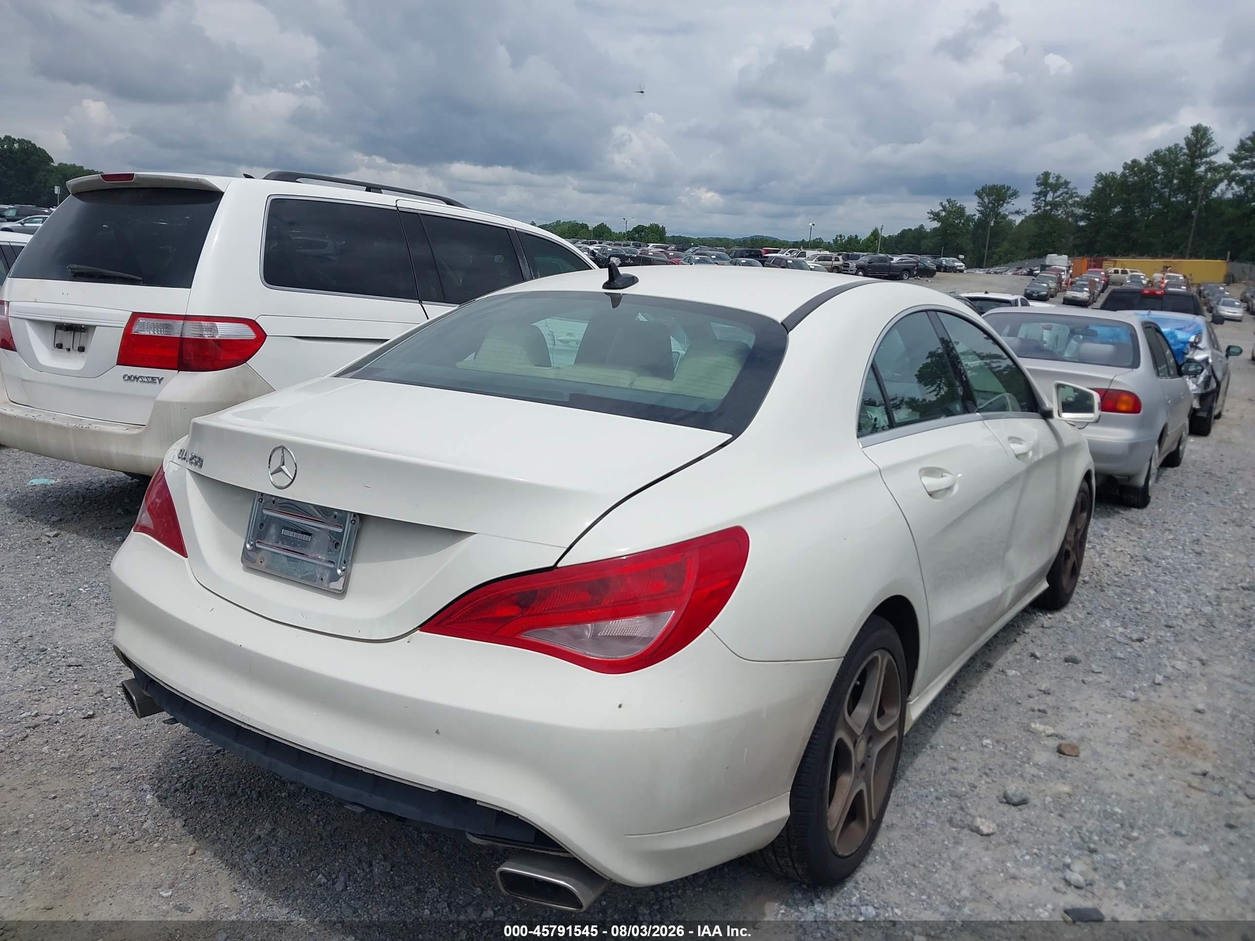 2014 Mercedes-benz Cla 250   White vin: WDDSJ4EB1EN113950