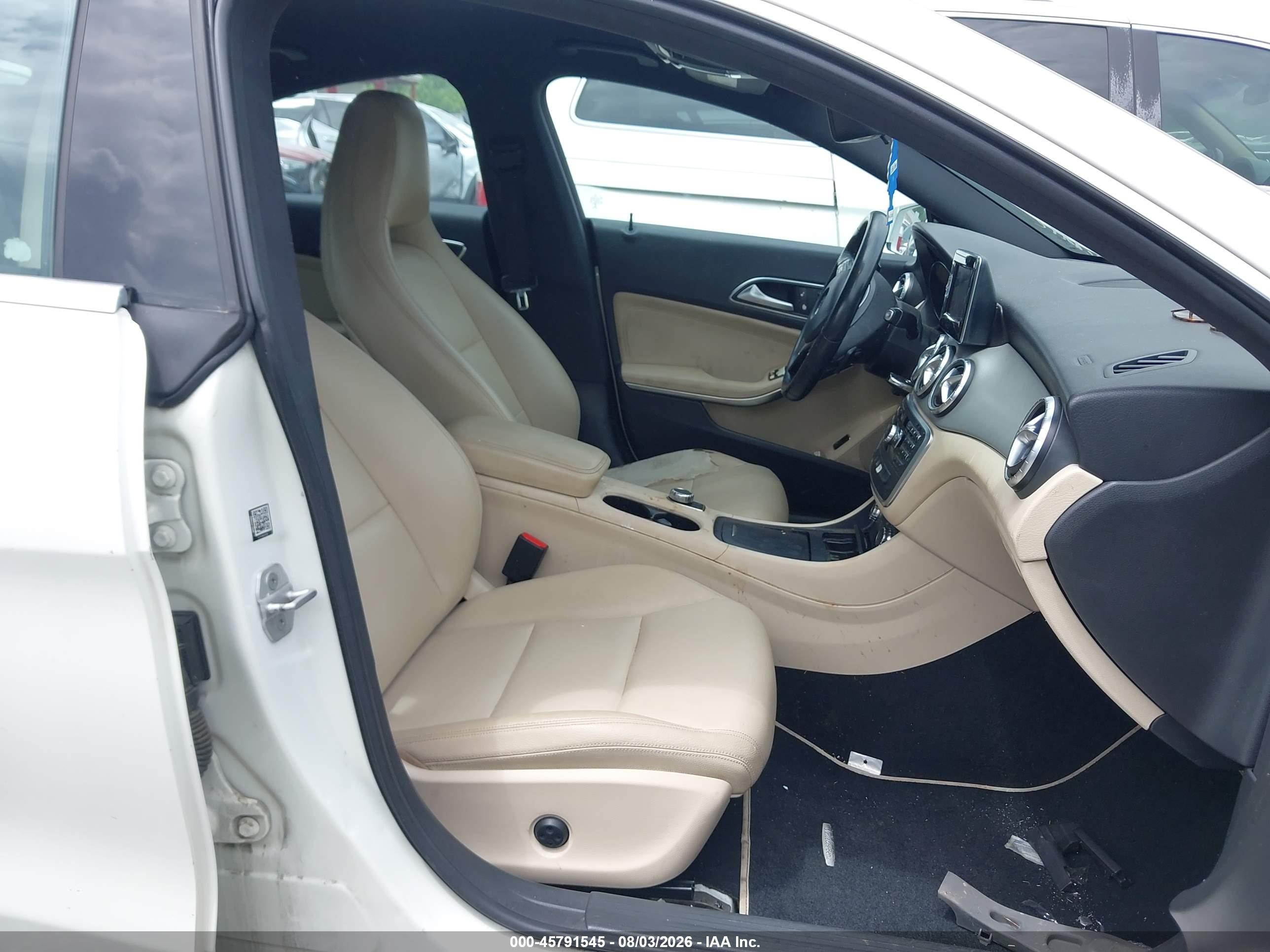 2014 Mercedes-benz Cla 250   White vin: WDDSJ4EB1EN113950