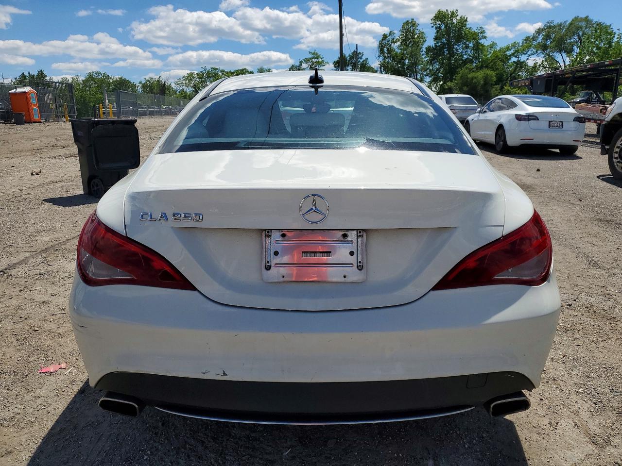 2014 Mercedes-benz Cla 250 White vin: WDDSJ4EB1EN138881