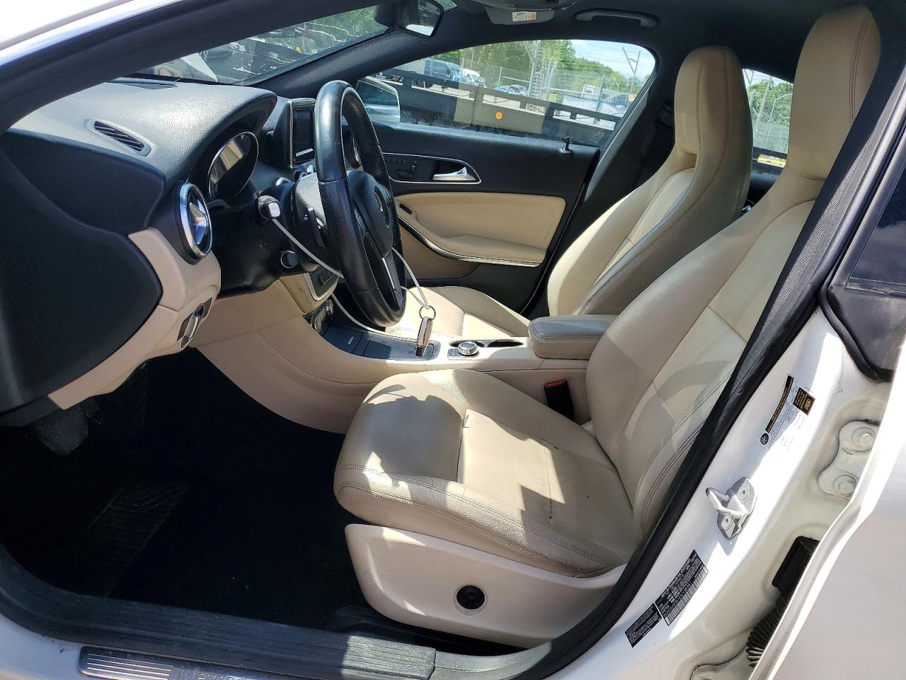 2014 Mercedes-benz Cla 250 White vin: WDDSJ4EB1EN138881