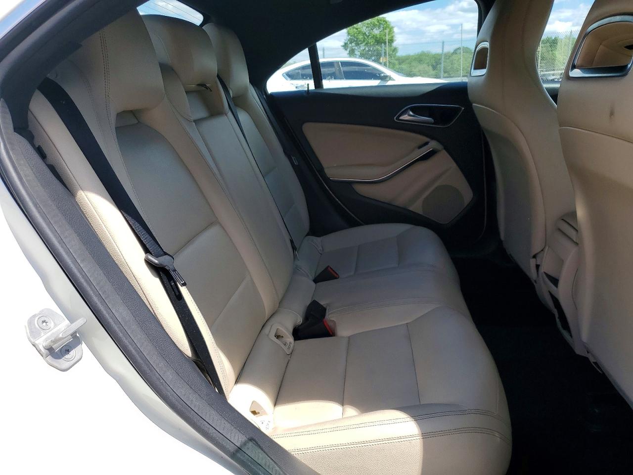 2014 Mercedes-benz Cla 250 White vin: WDDSJ4EB1EN138881