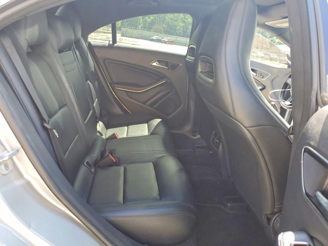 2015 Mercedes-benz Cla 250 Серебряный vin: WDDSJ4EB1FN162874
