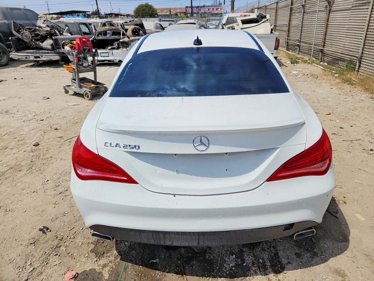 2015 Mercedes-benz Cla 250 White vin: WDDSJ4EB1FN163314