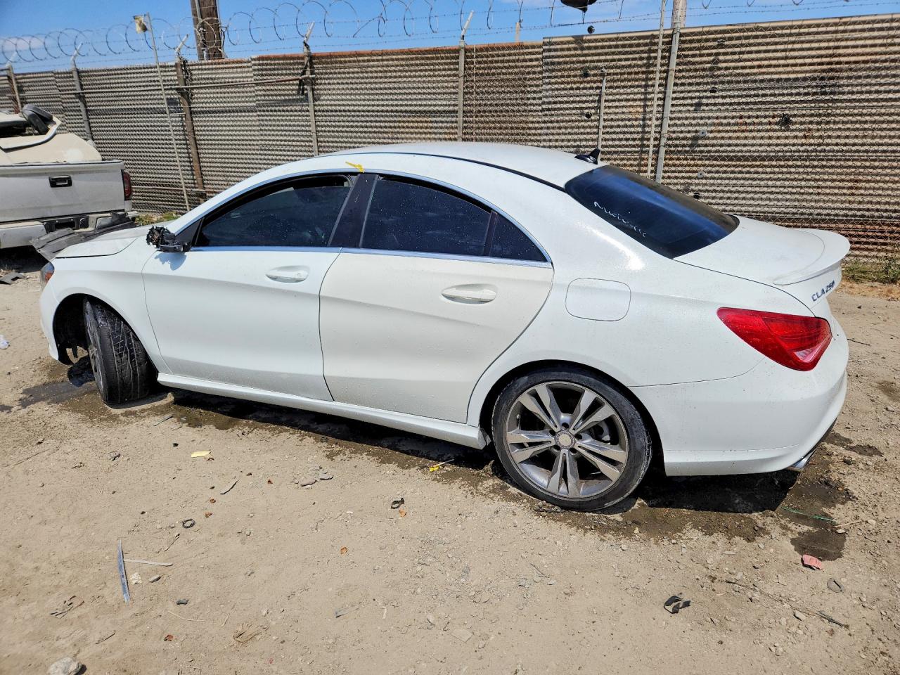 2015 Mercedes-benz Cla 250 White vin: WDDSJ4EB1FN163314