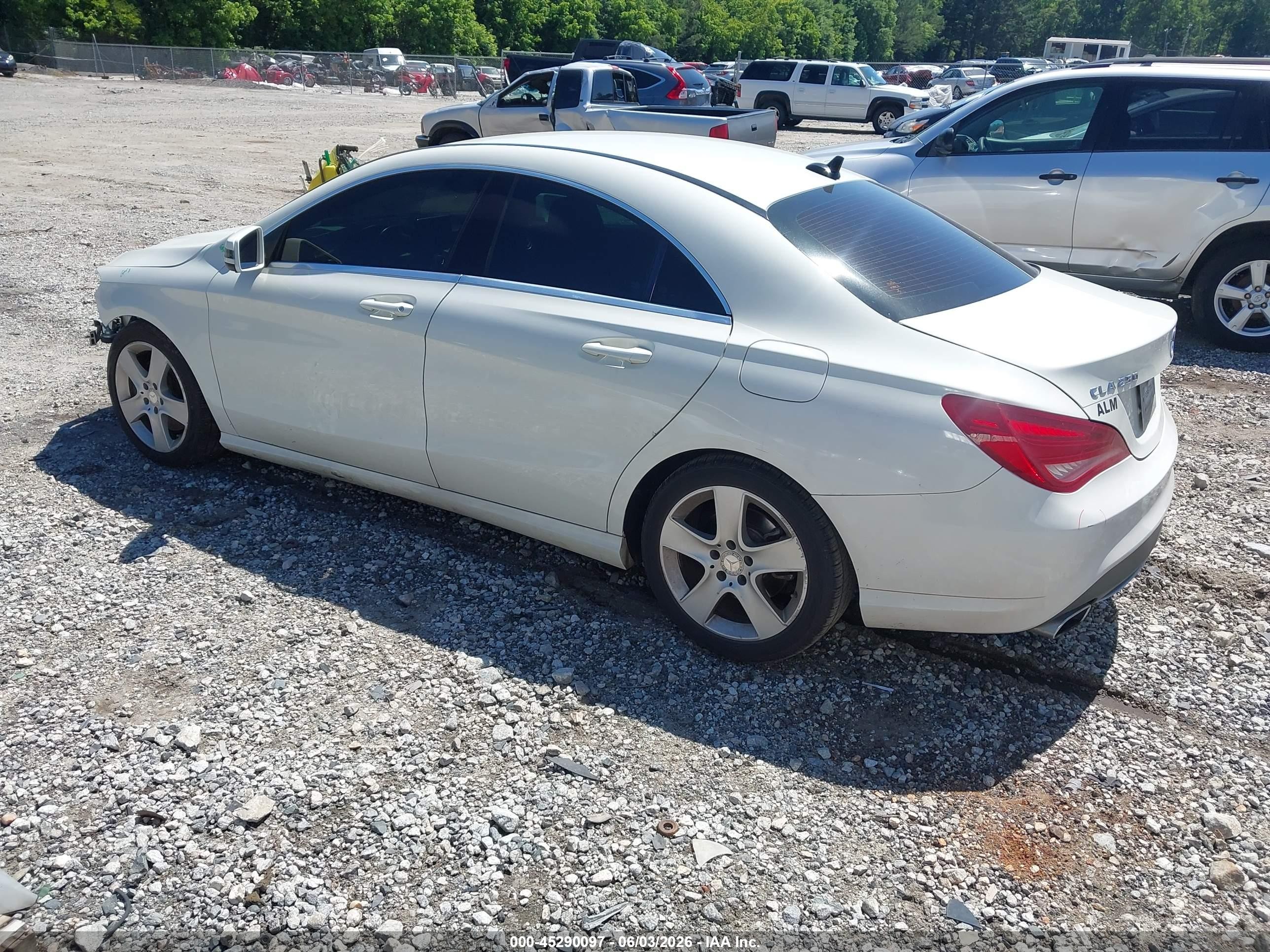 2015 Mercedes-benz Cla 250   White vin: WDDSJ4EB1FN163328