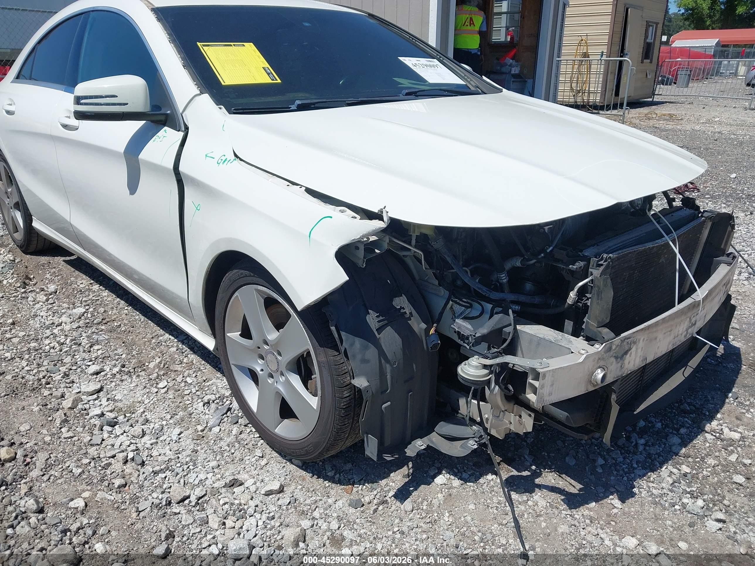 2015 Mercedes-benz Cla 250   White vin: WDDSJ4EB1FN163328