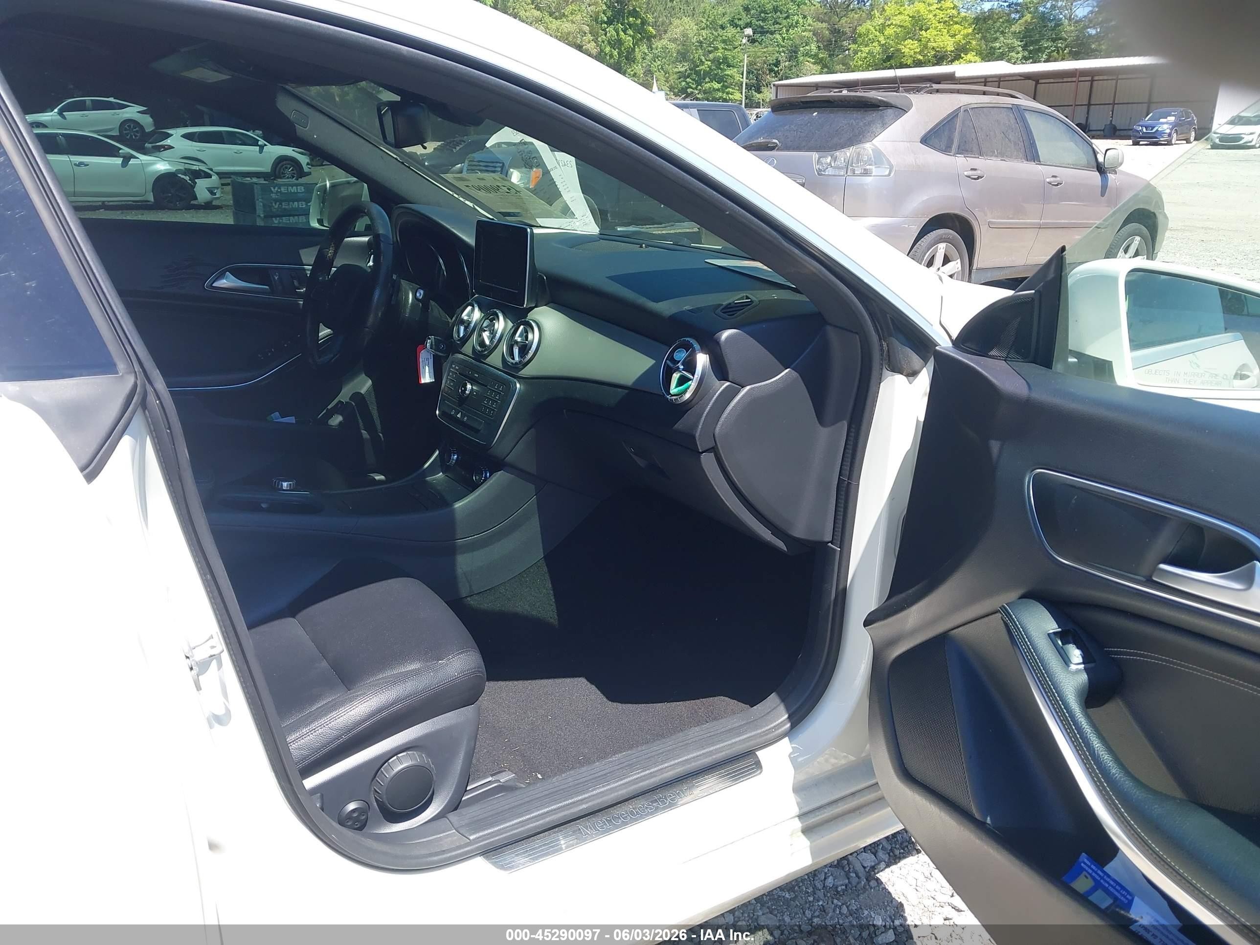 2015 Mercedes-benz Cla 250   White vin: WDDSJ4EB1FN163328