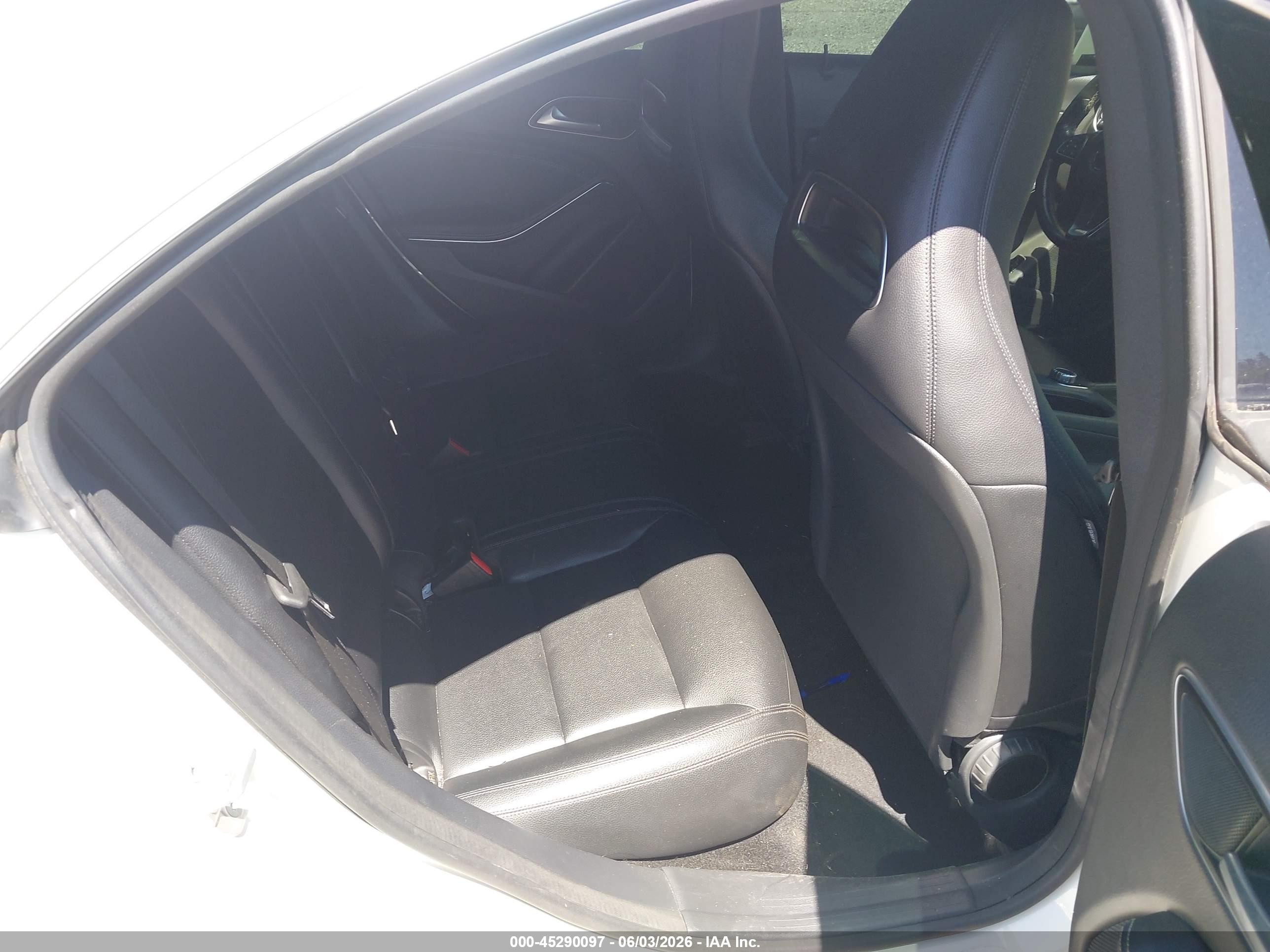 2015 Mercedes-benz Cla 250   White vin: WDDSJ4EB1FN163328