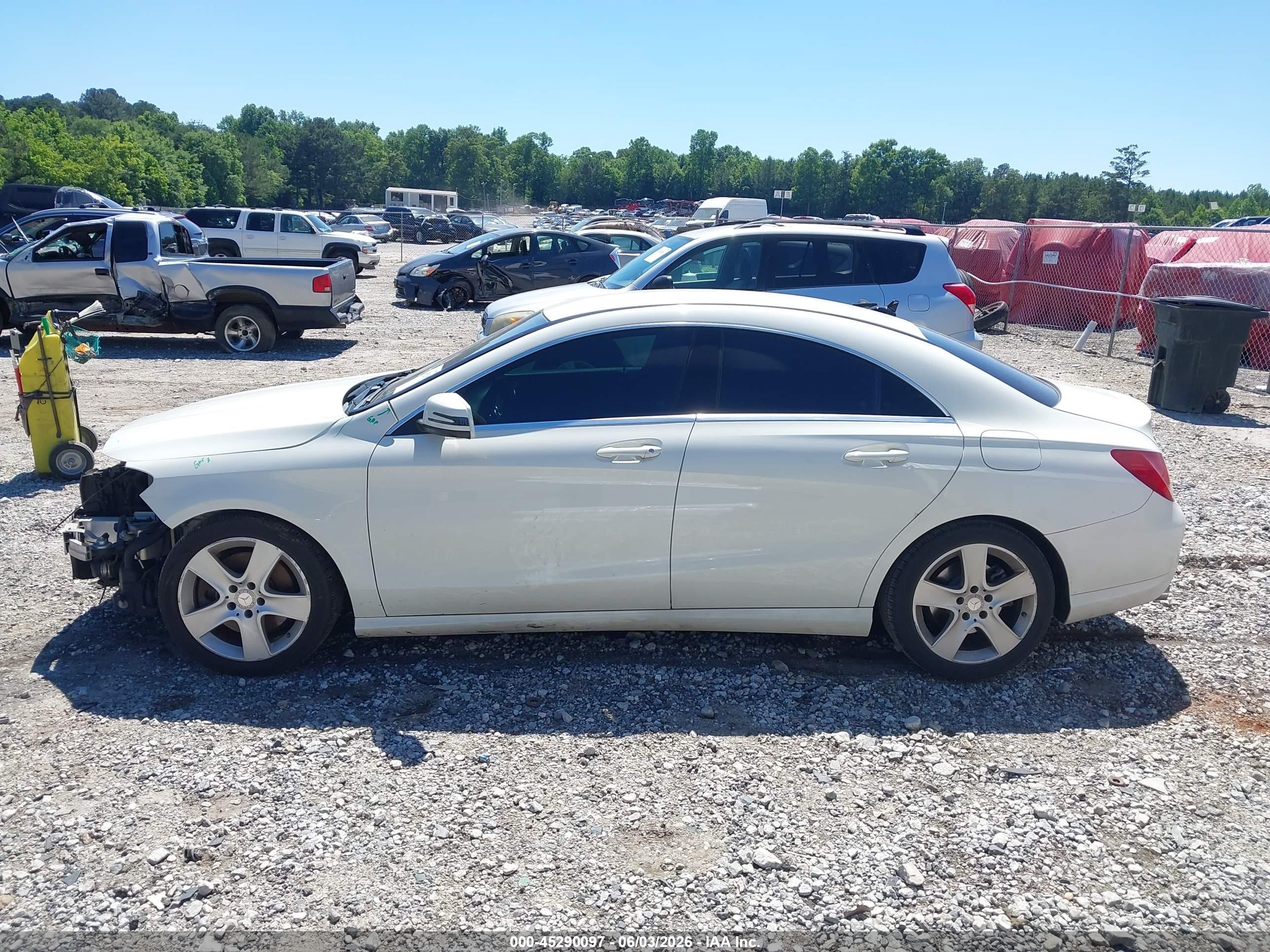 2015 Mercedes-benz Cla 250   White vin: WDDSJ4EB1FN163328