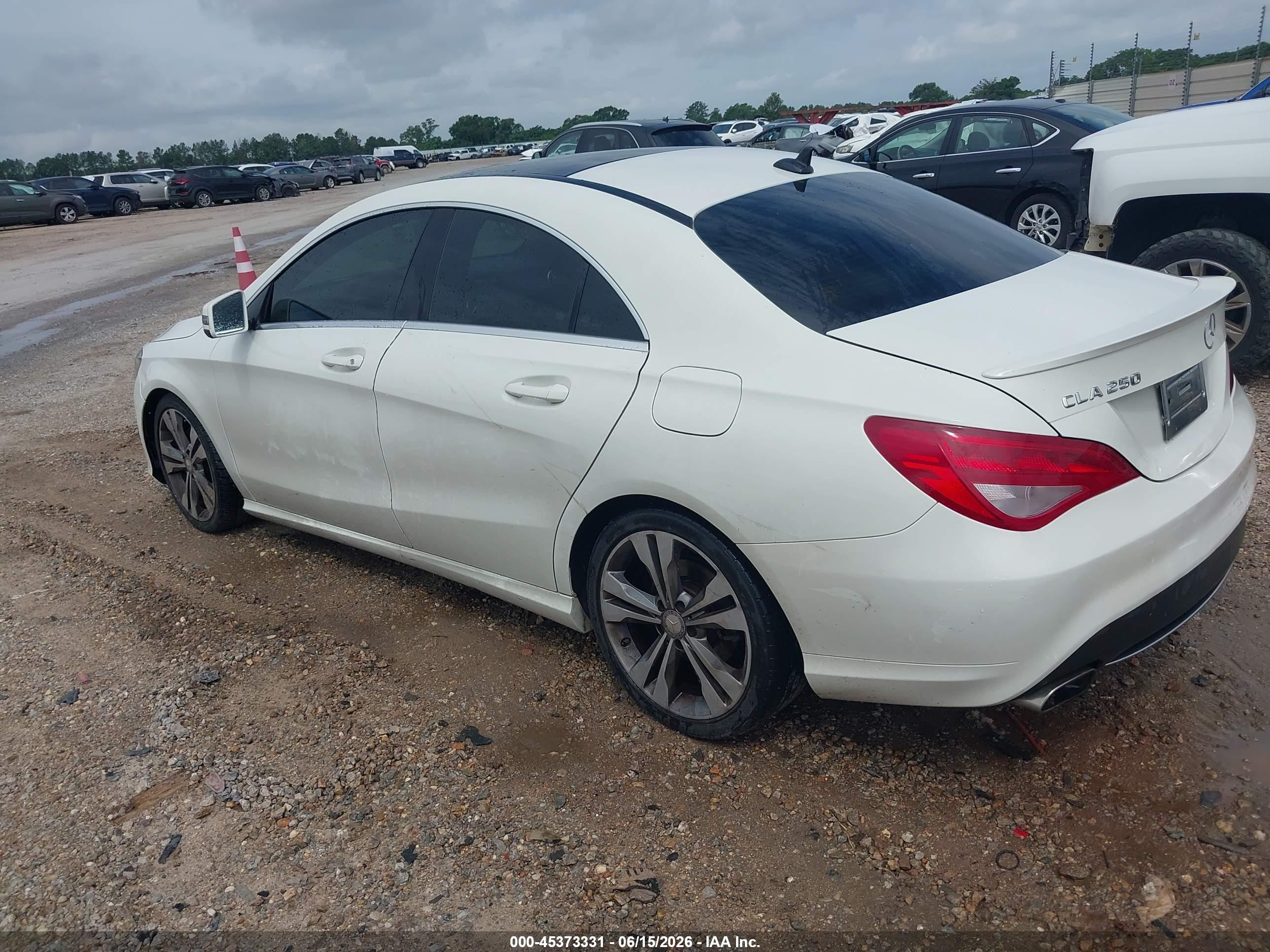 2015 Mercedes-benz Cla 250   Белый vin: WDDSJ4EB1FN266667