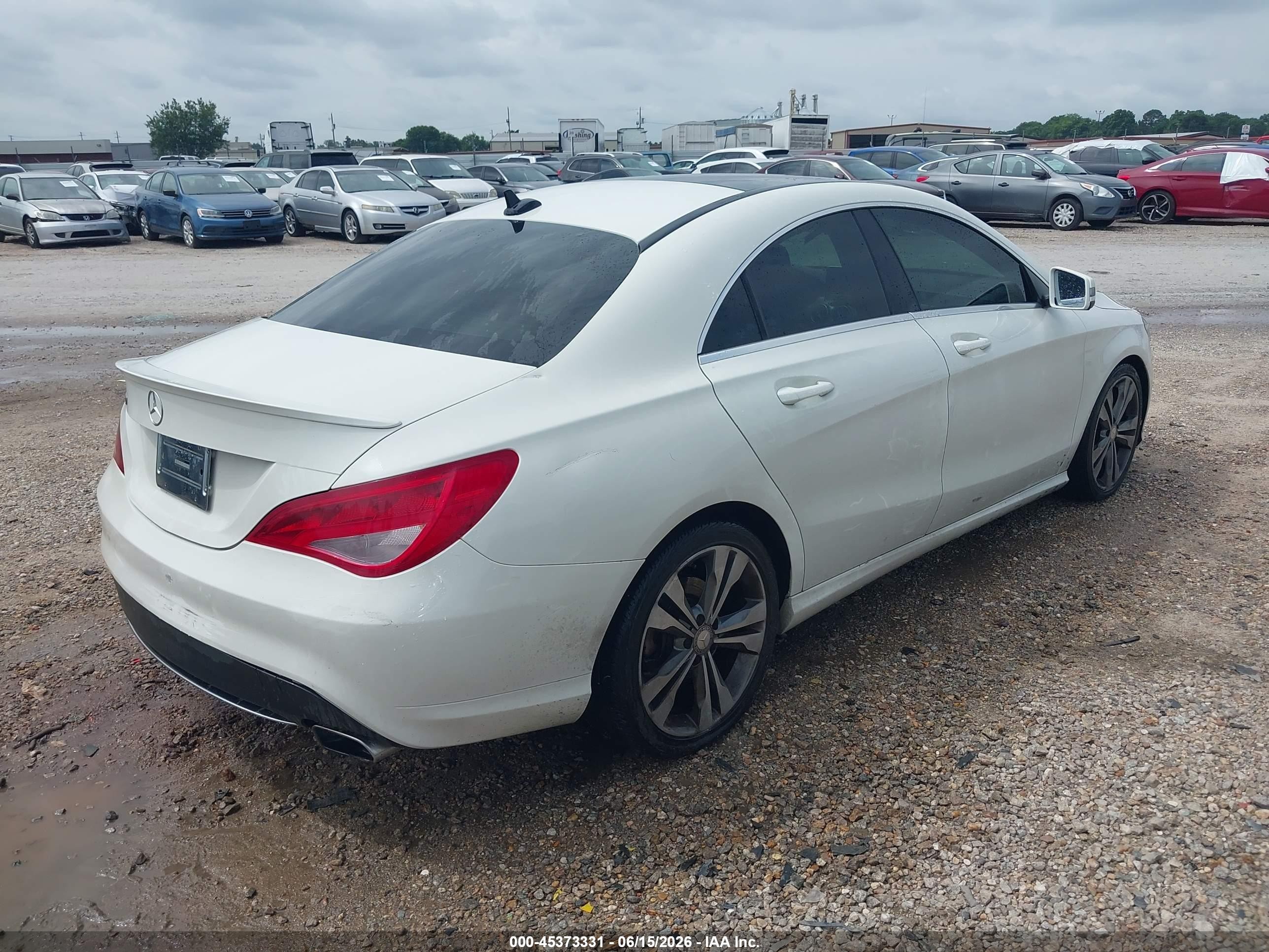 2015 Mercedes-benz Cla 250   Белый vin: WDDSJ4EB1FN266667
