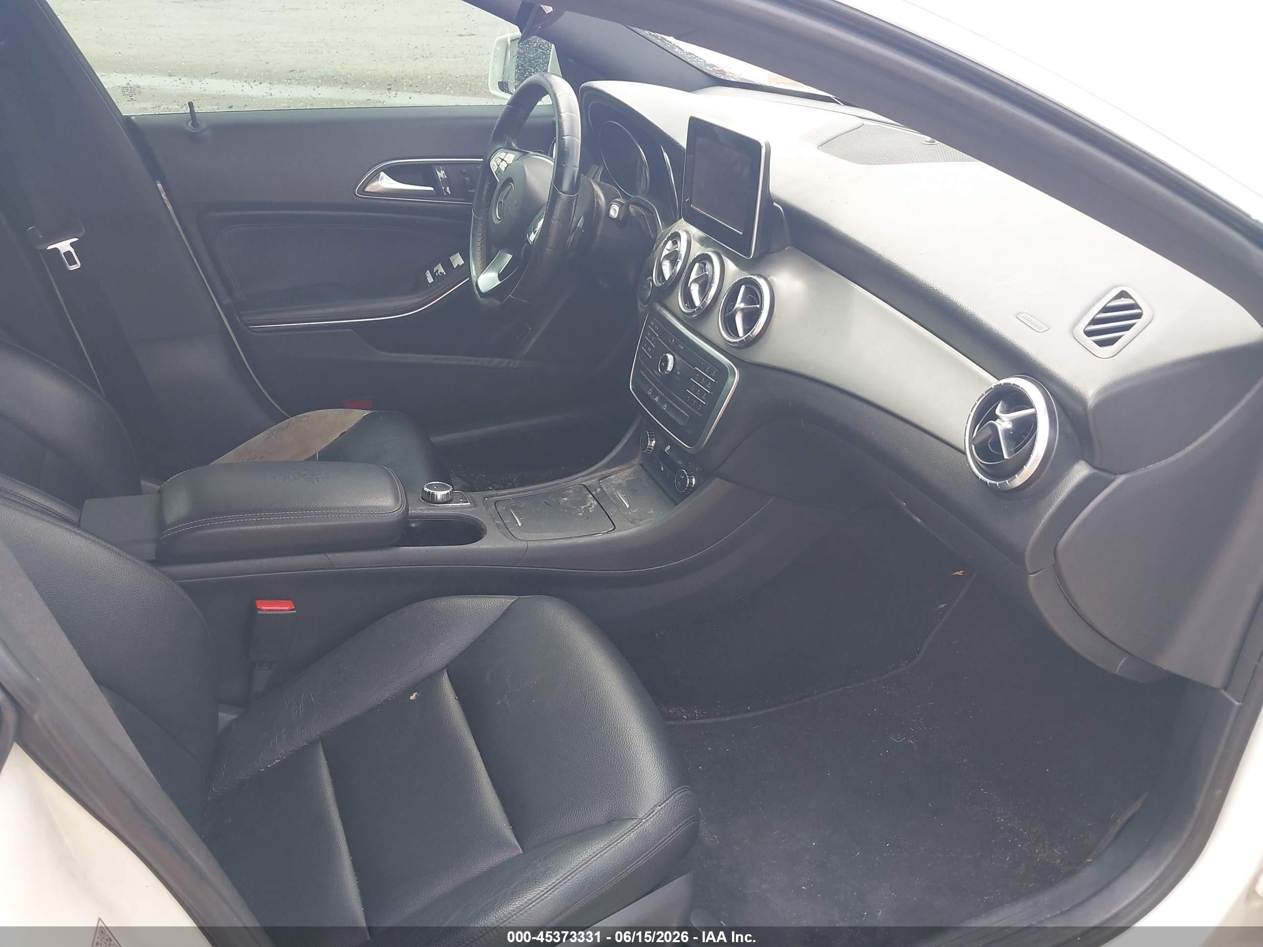 2015 Mercedes-benz Cla 250   Белый vin: WDDSJ4EB1FN266667
