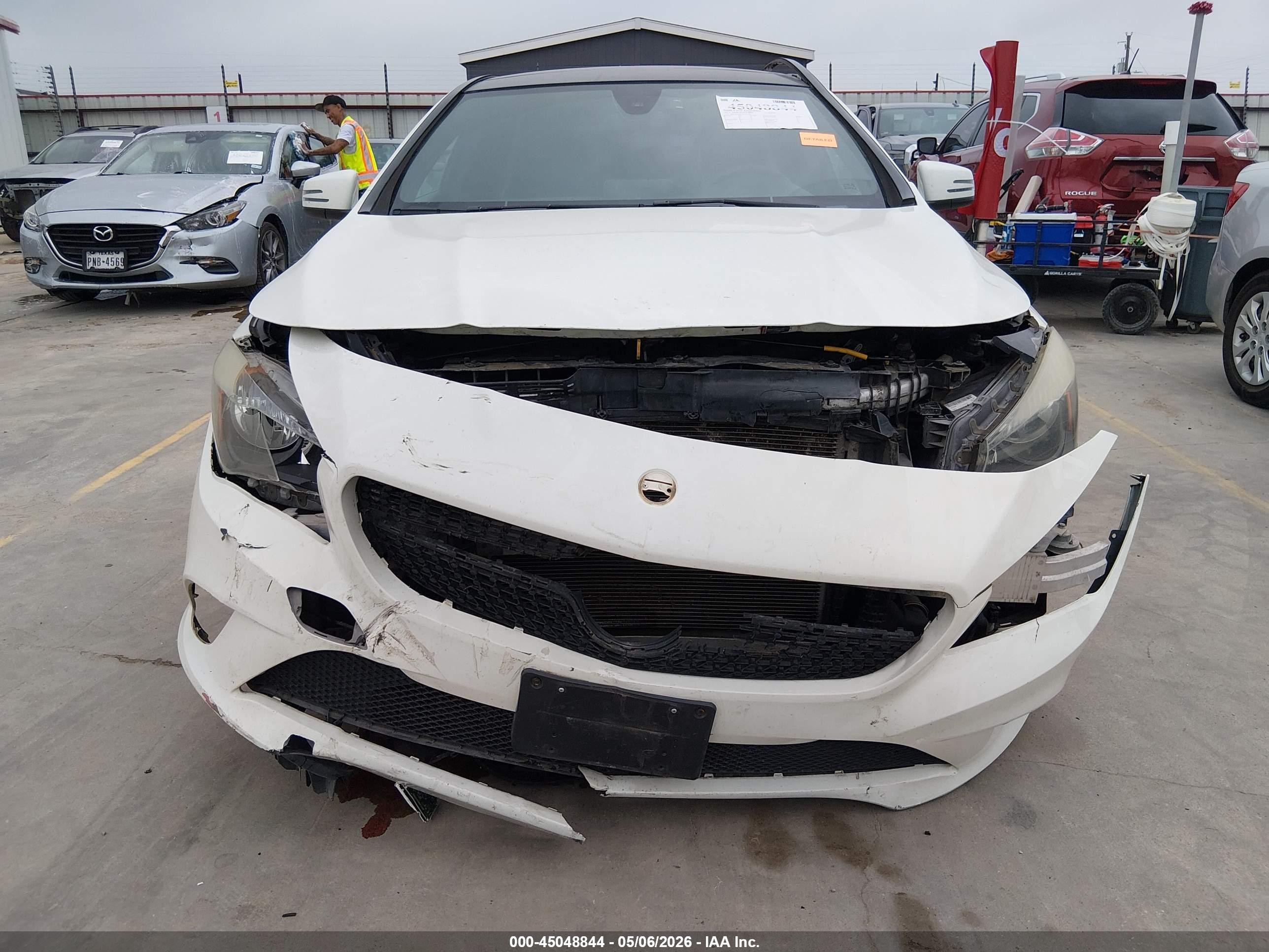 2015 Mercedes-benz Cla 250   White vin: WDDSJ4EB1FN282478