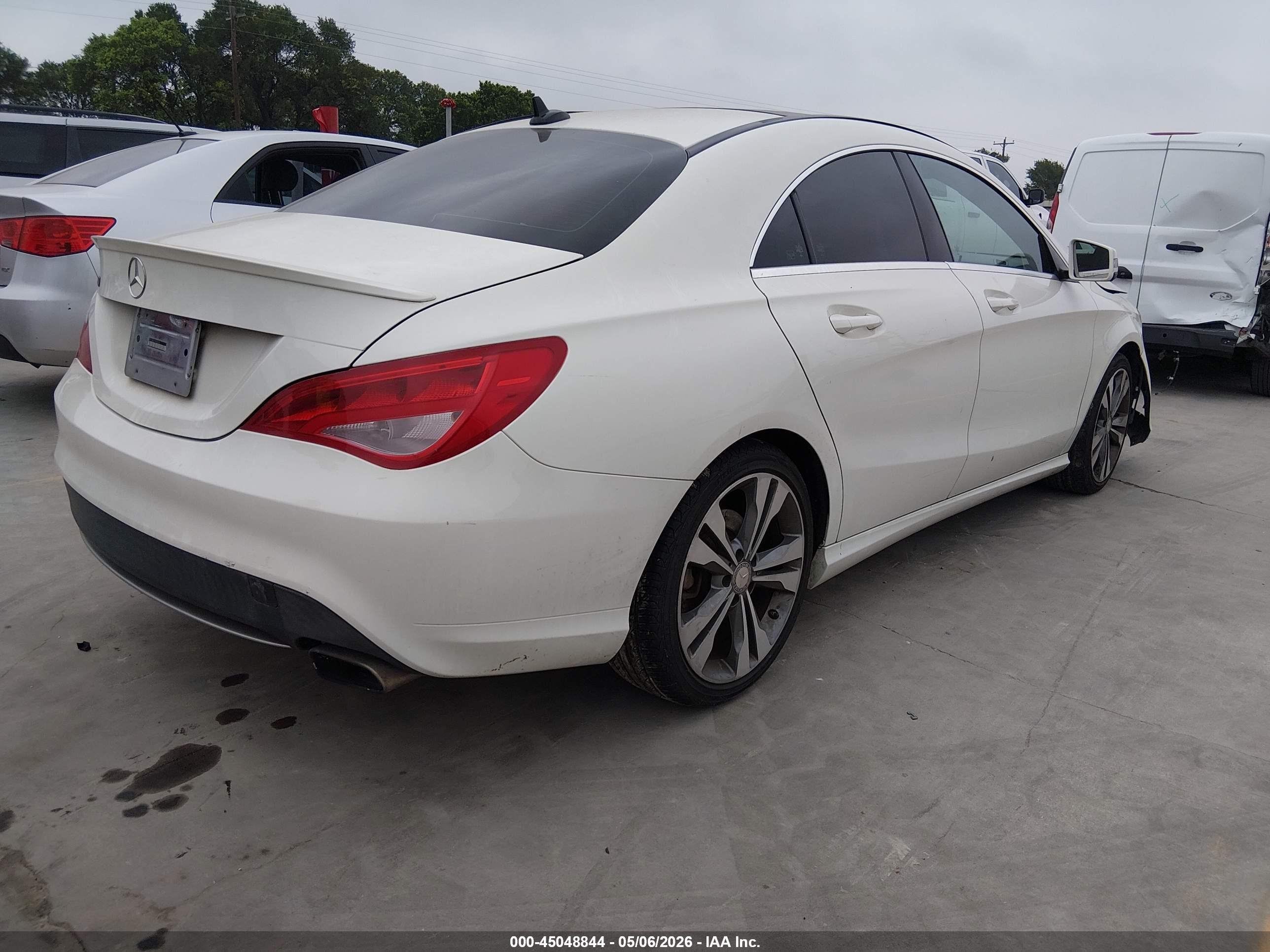 2015 Mercedes-benz Cla 250   White vin: WDDSJ4EB1FN282478