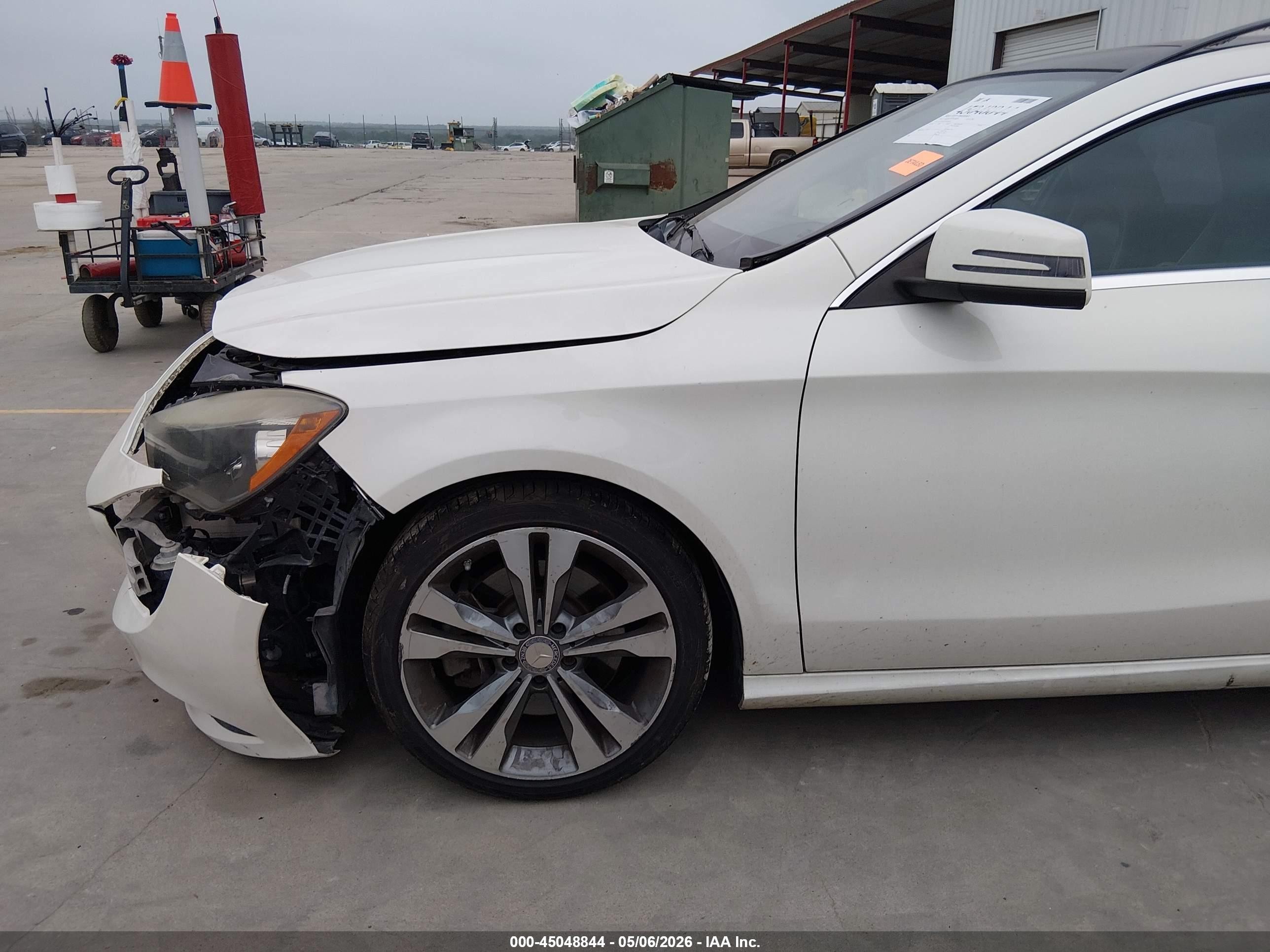 2015 Mercedes-benz Cla 250   White vin: WDDSJ4EB1FN282478
