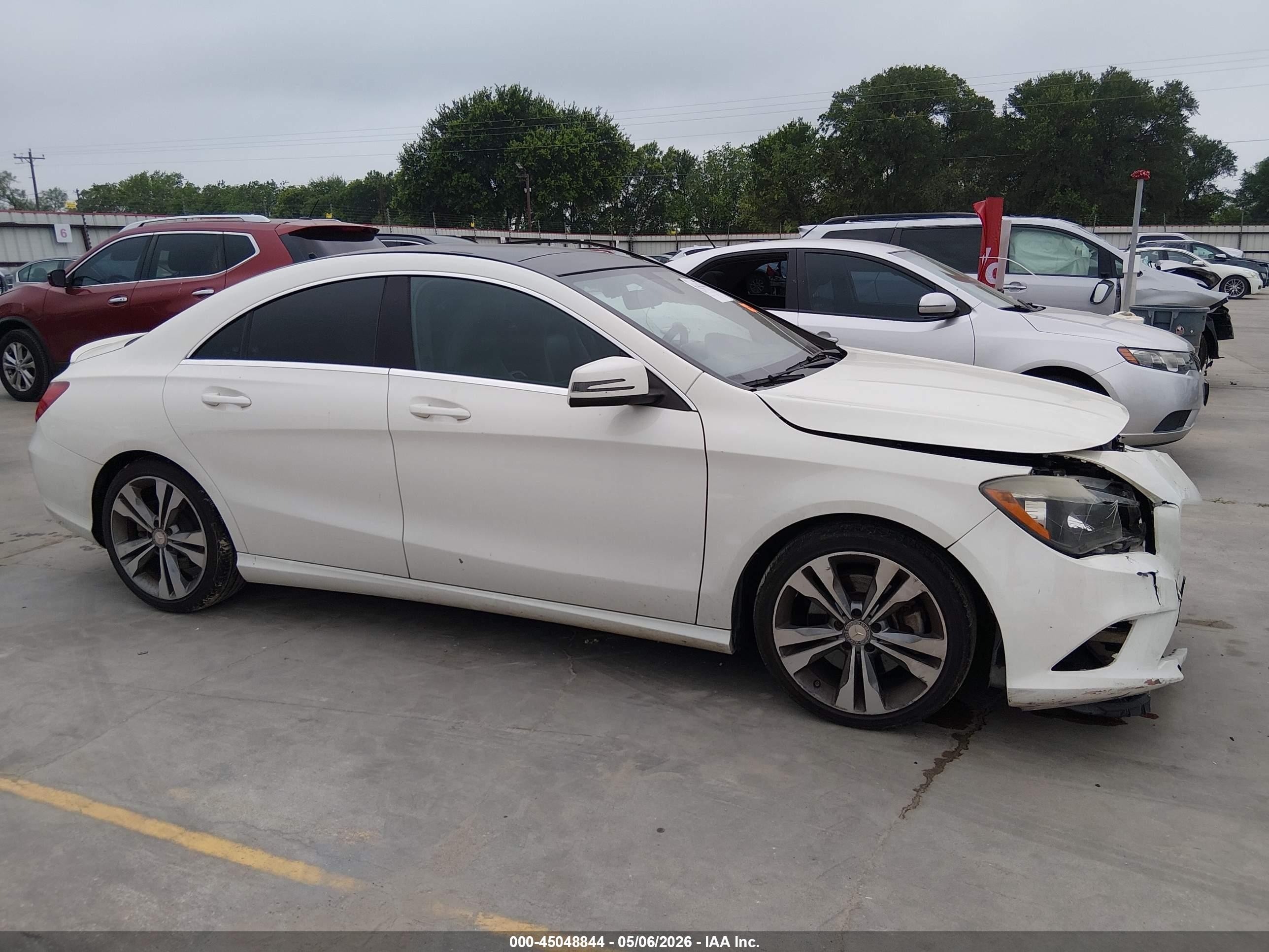 2015 Mercedes-benz Cla 250   White vin: WDDSJ4EB1FN282478