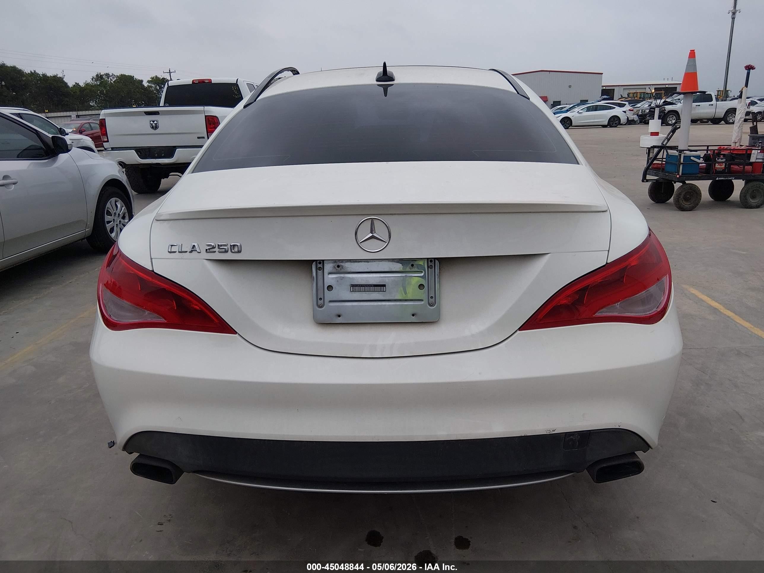 2015 Mercedes-benz Cla 250   White vin: WDDSJ4EB1FN282478