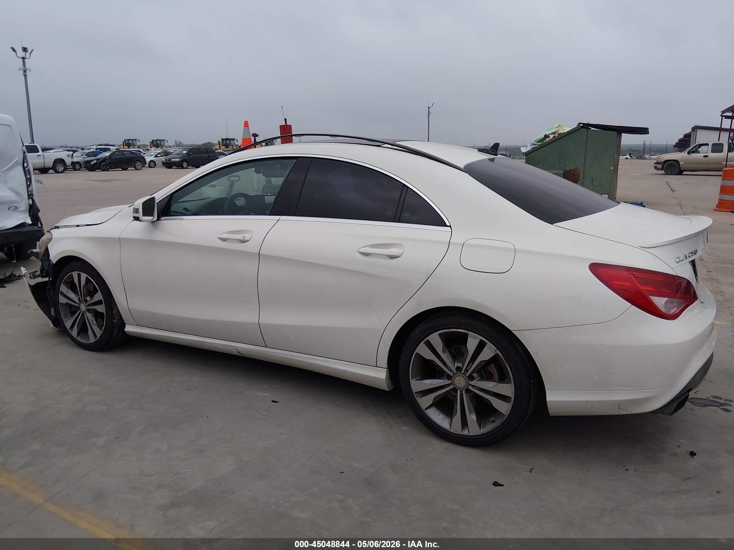 2015 Mercedes-benz Cla 250   White vin: WDDSJ4EB1FN282478