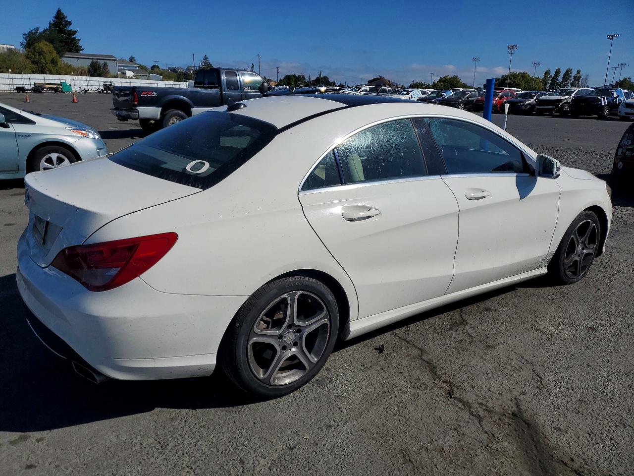 2014 Mercedes-benz Cla 250 White vin: WDDSJ4EB2EN036134