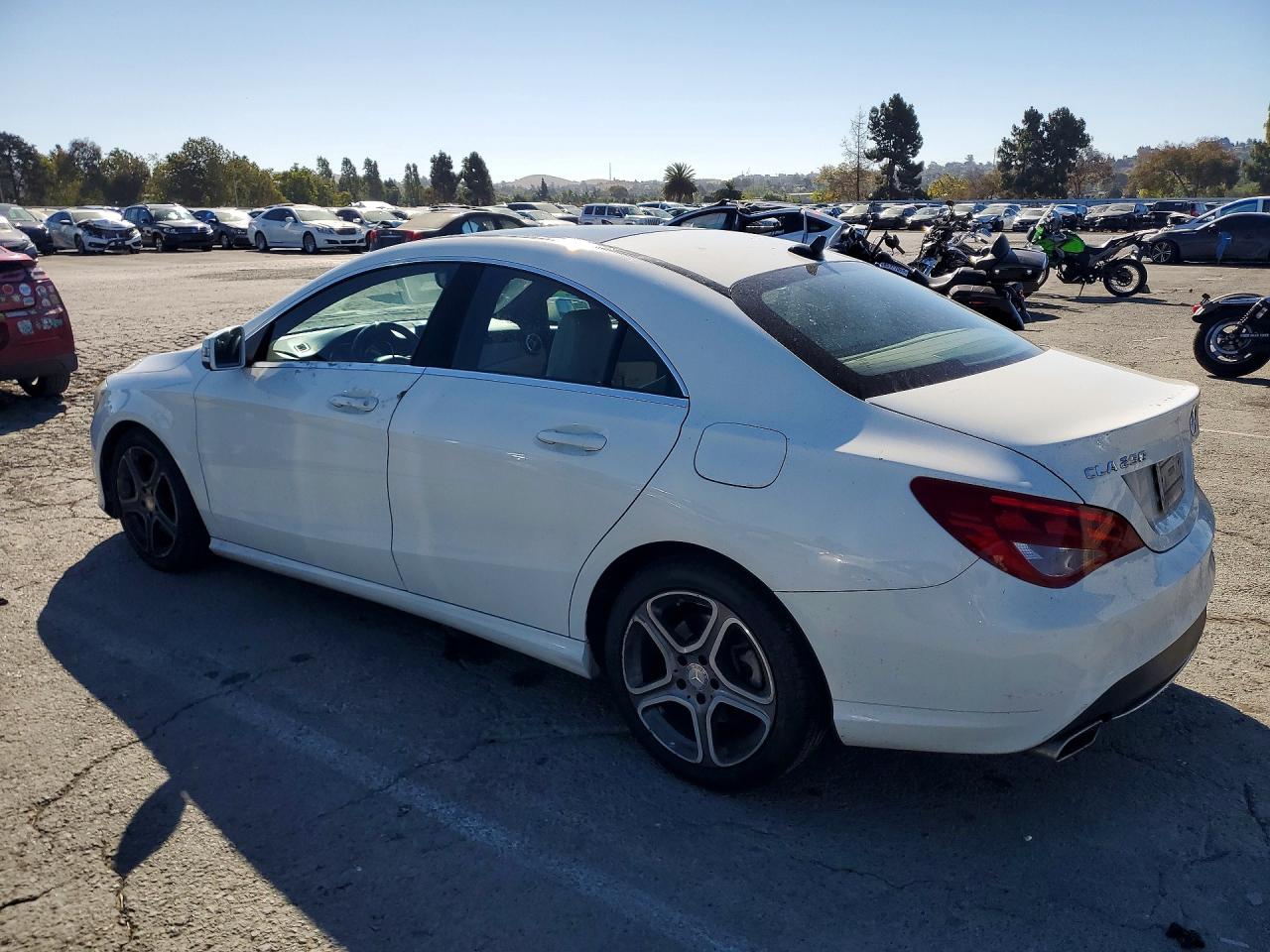 2014 Mercedes-benz Cla 250 White vin: WDDSJ4EB2EN036134