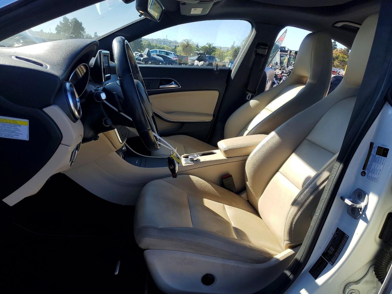 2014 Mercedes-benz Cla 250 White vin: WDDSJ4EB2EN036134