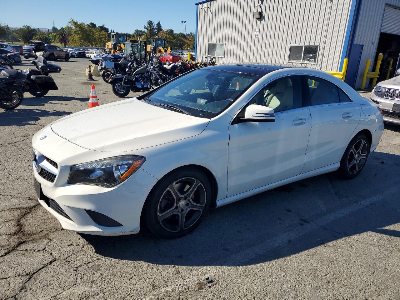 2014 Mercedes-benz Cla 250 White vin: WDDSJ4EB2EN036134