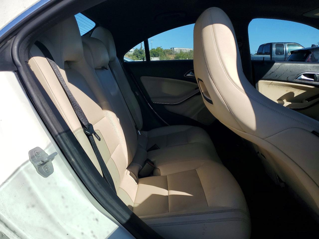 2014 Mercedes-benz Cla 250 White vin: WDDSJ4EB2EN036134