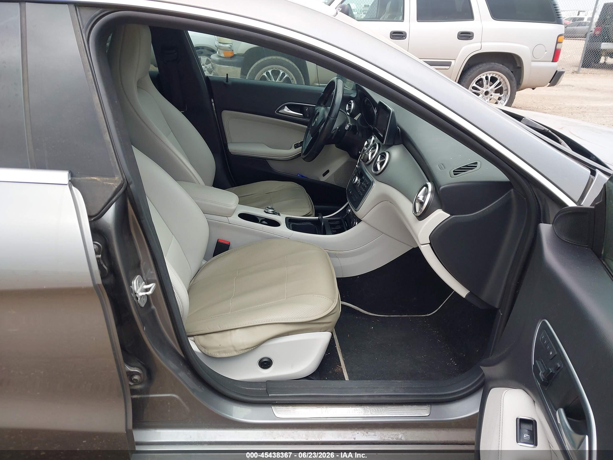 2014 Mercedes-benz Cla 250   Gray vin: WDDSJ4EB2EN038286