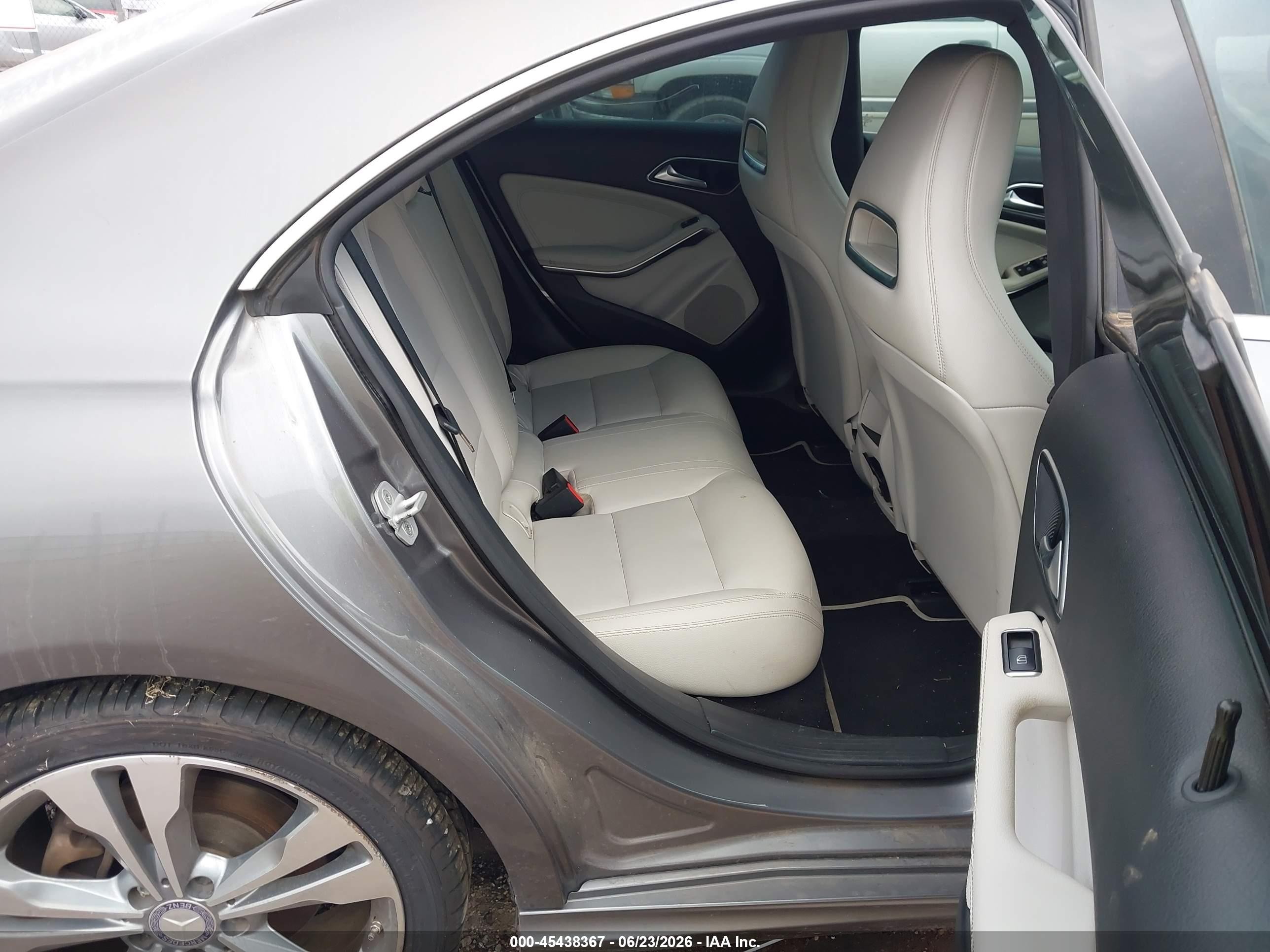 2014 Mercedes-benz Cla 250   Gray vin: WDDSJ4EB2EN038286