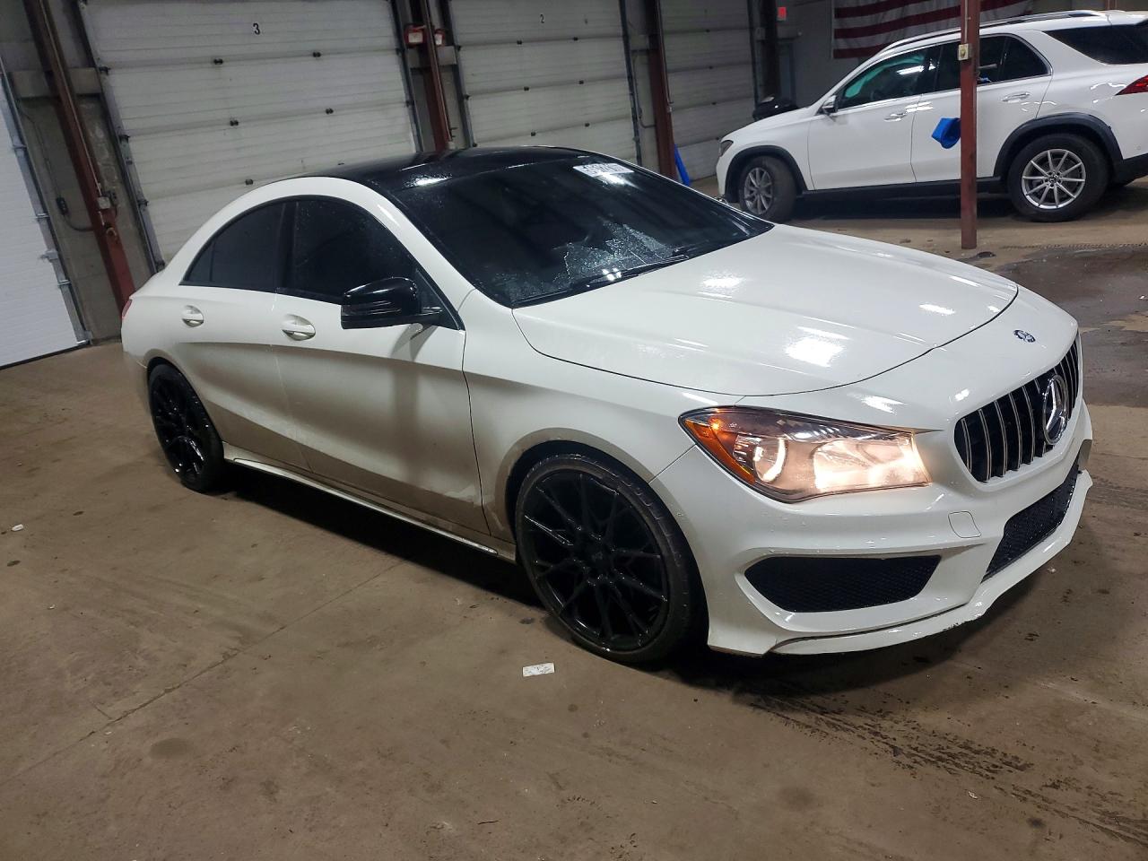2014 Mercedes-benz Cla 250 White vin: WDDSJ4EB2EN044072