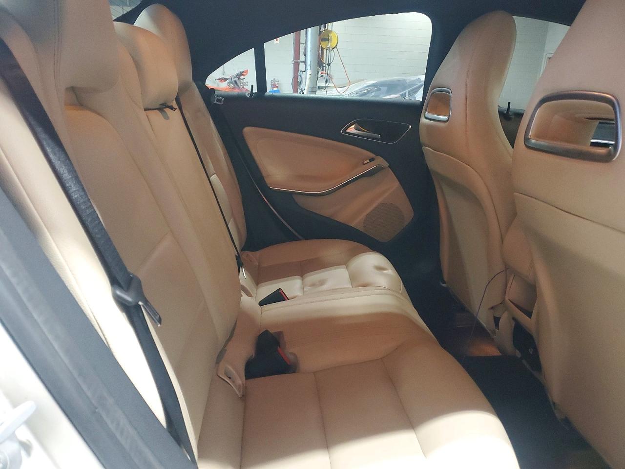 2014 Mercedes-benz Cla 250 White vin: WDDSJ4EB2EN044072