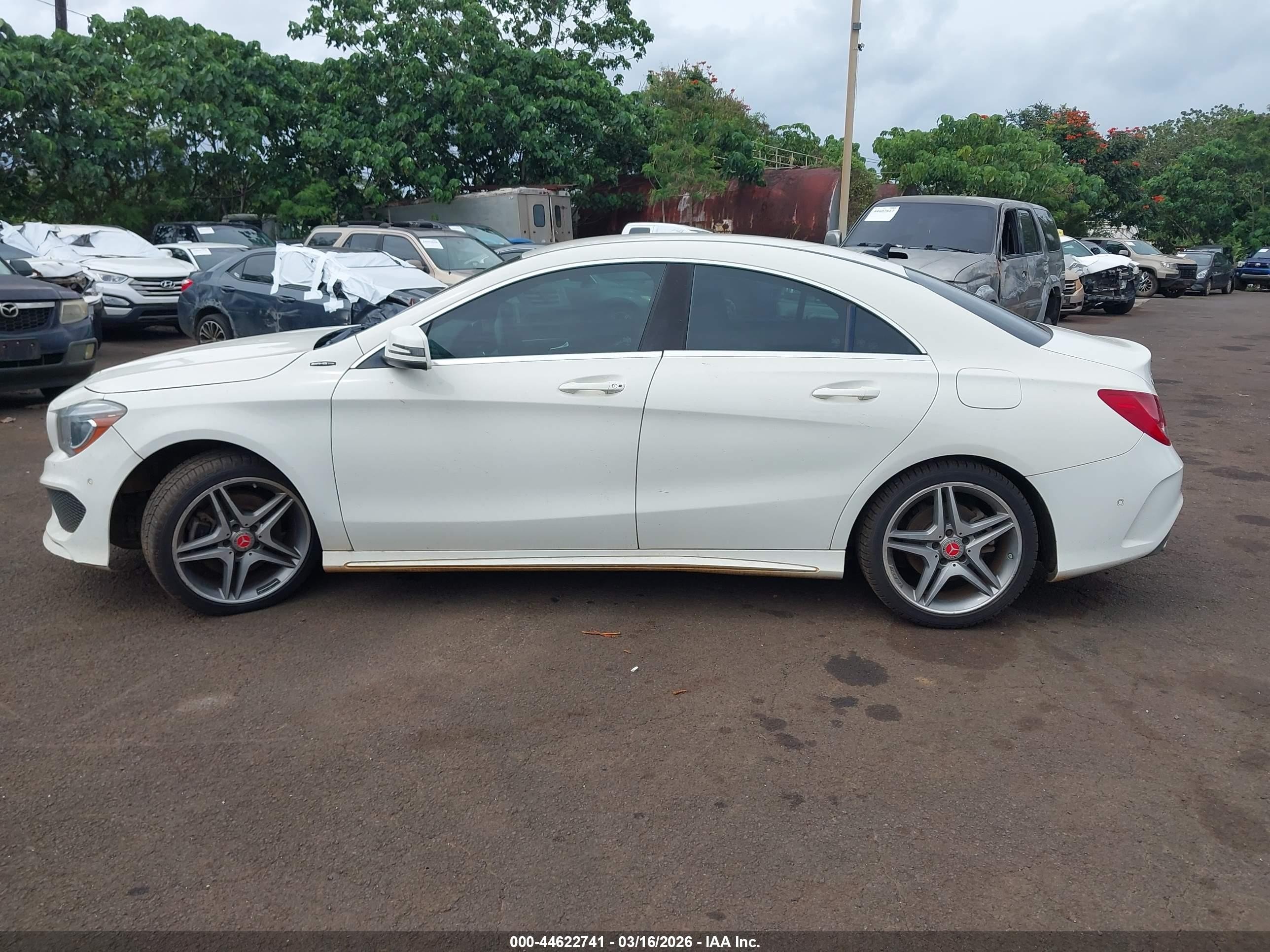 2014 Mercedes-benz Cla 250   White vin: WDDSJ4EB2EN050518