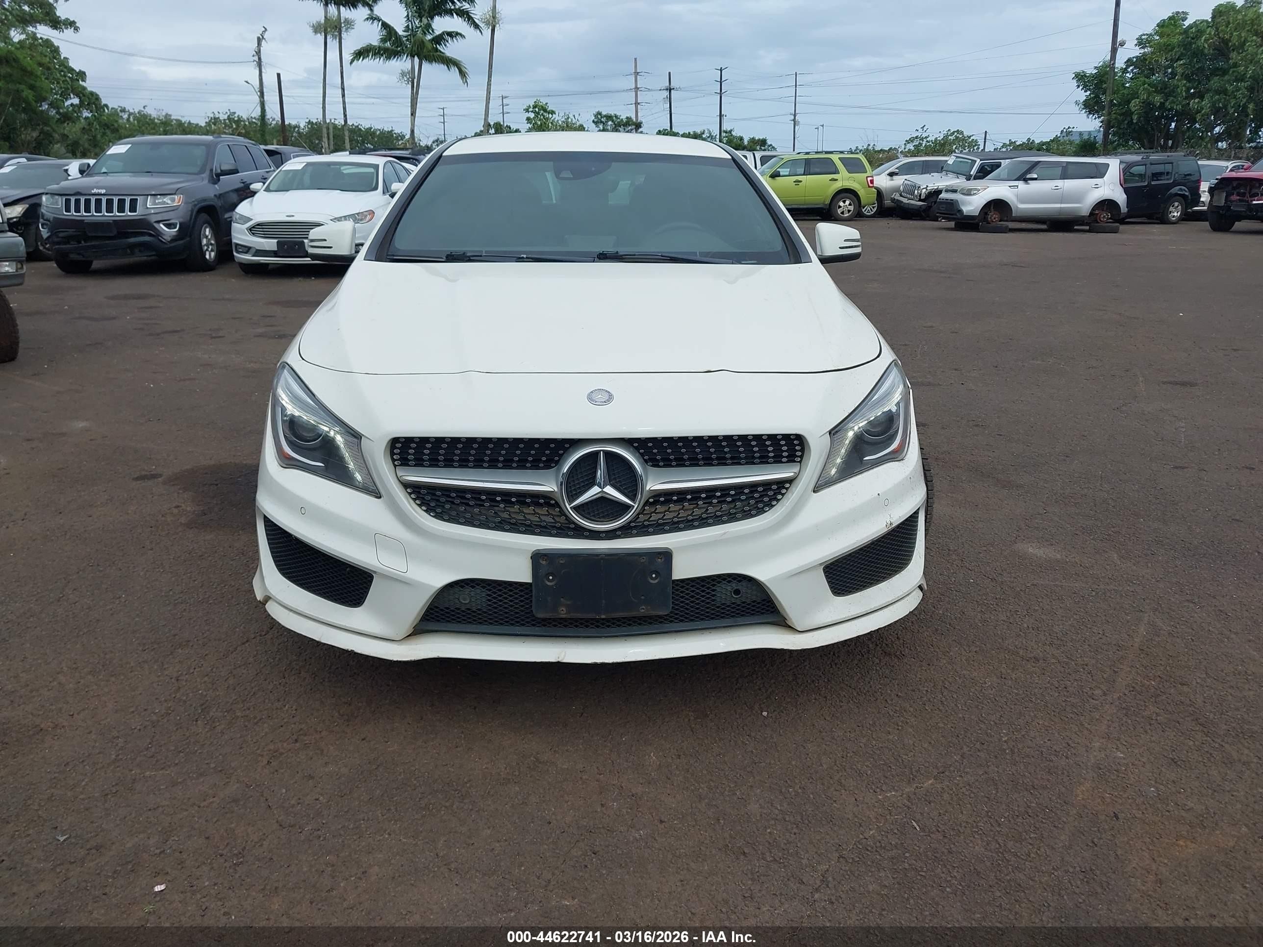 2014 Mercedes-benz Cla 250   White vin: WDDSJ4EB2EN050518