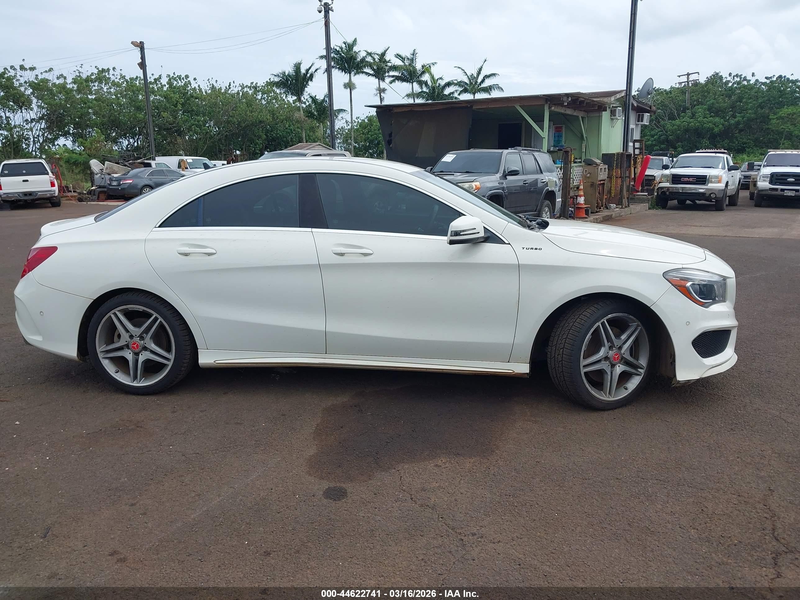 2014 Mercedes-benz Cla 250   White vin: WDDSJ4EB2EN050518